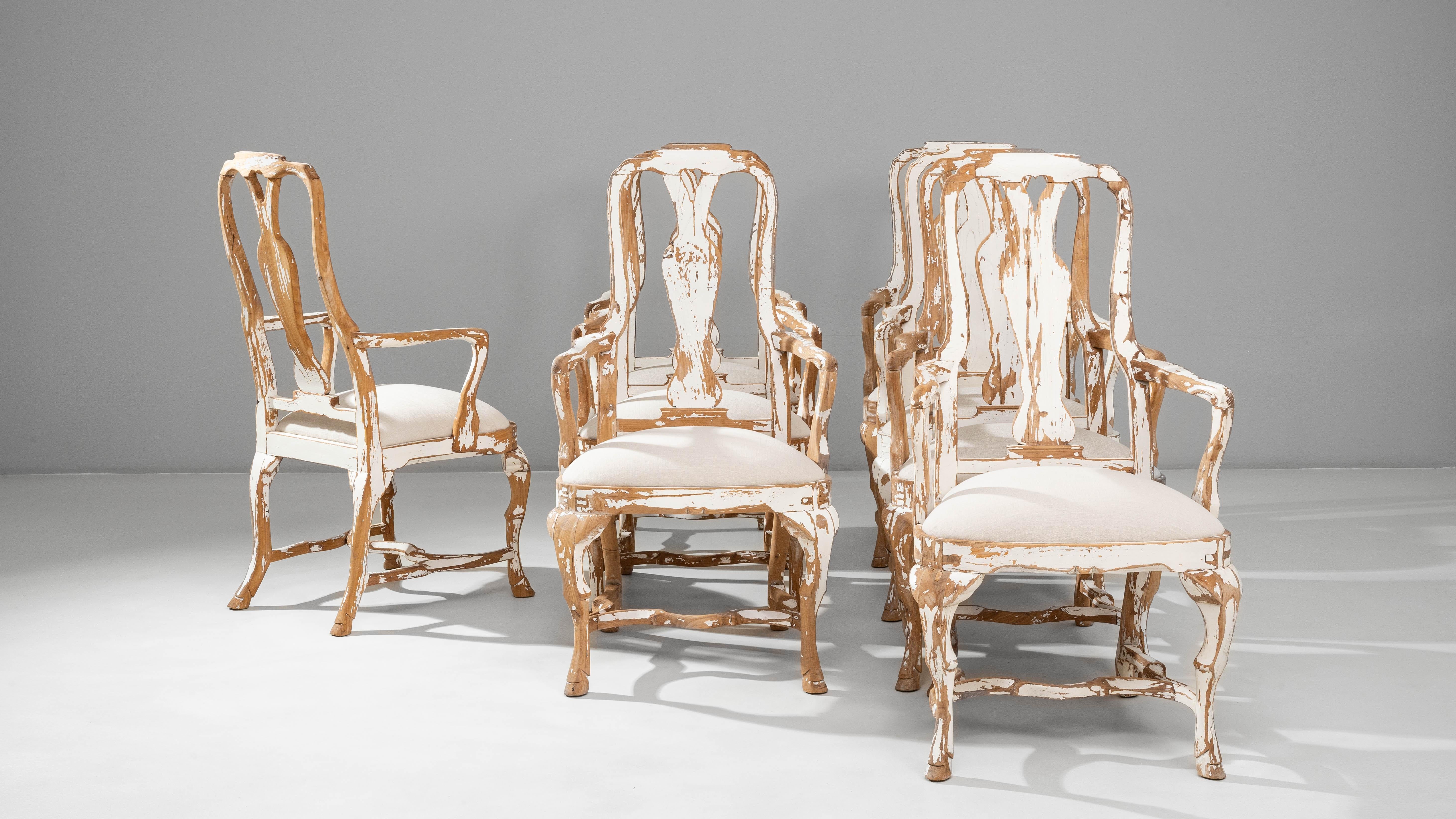 Set di otto sedie da pranzo rococò svedesi del XX secolo in legno patinato In condizioni buone in vendita a High Point, NC