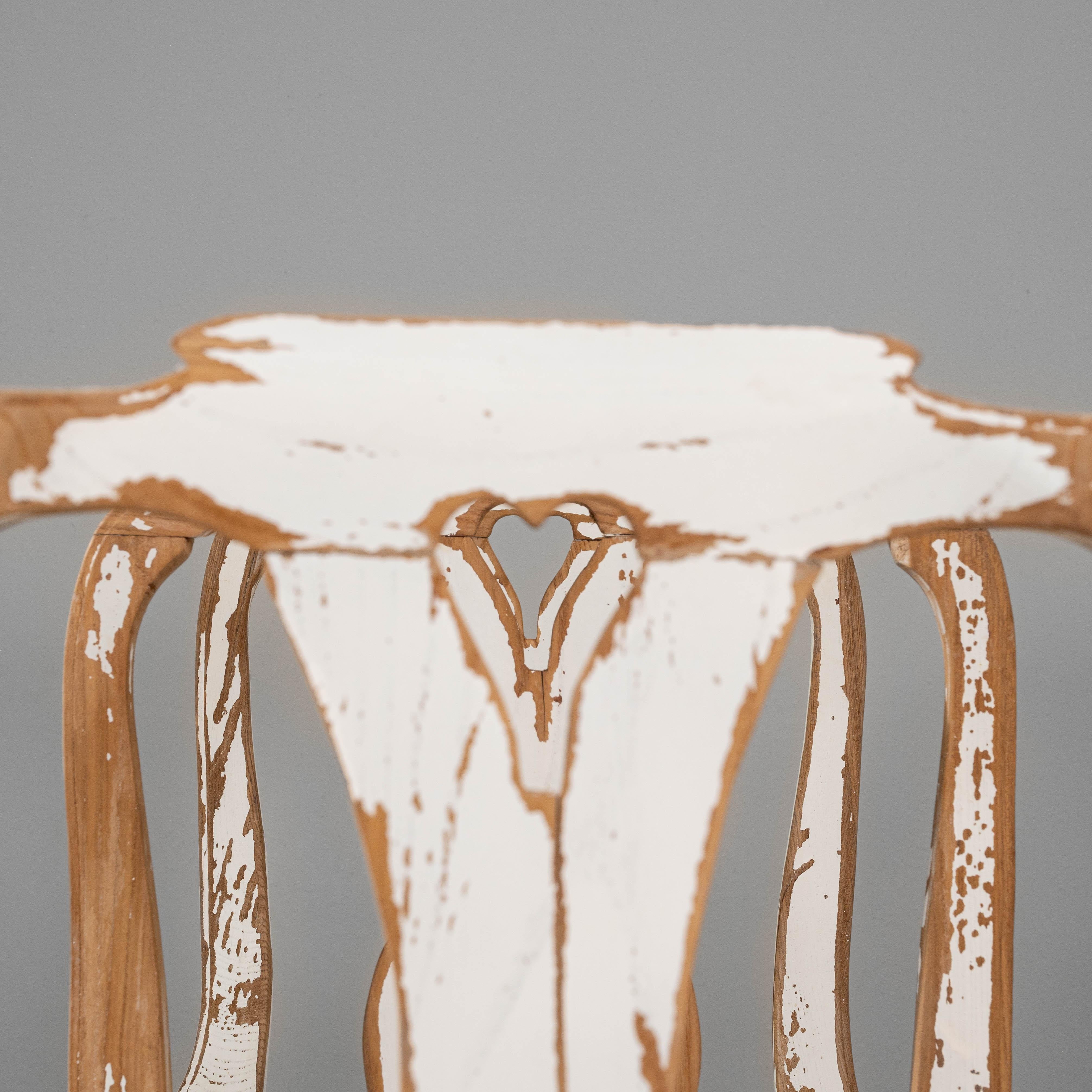 Set di otto sedie da pranzo rococò svedesi del XX secolo in legno patinato in vendita 1