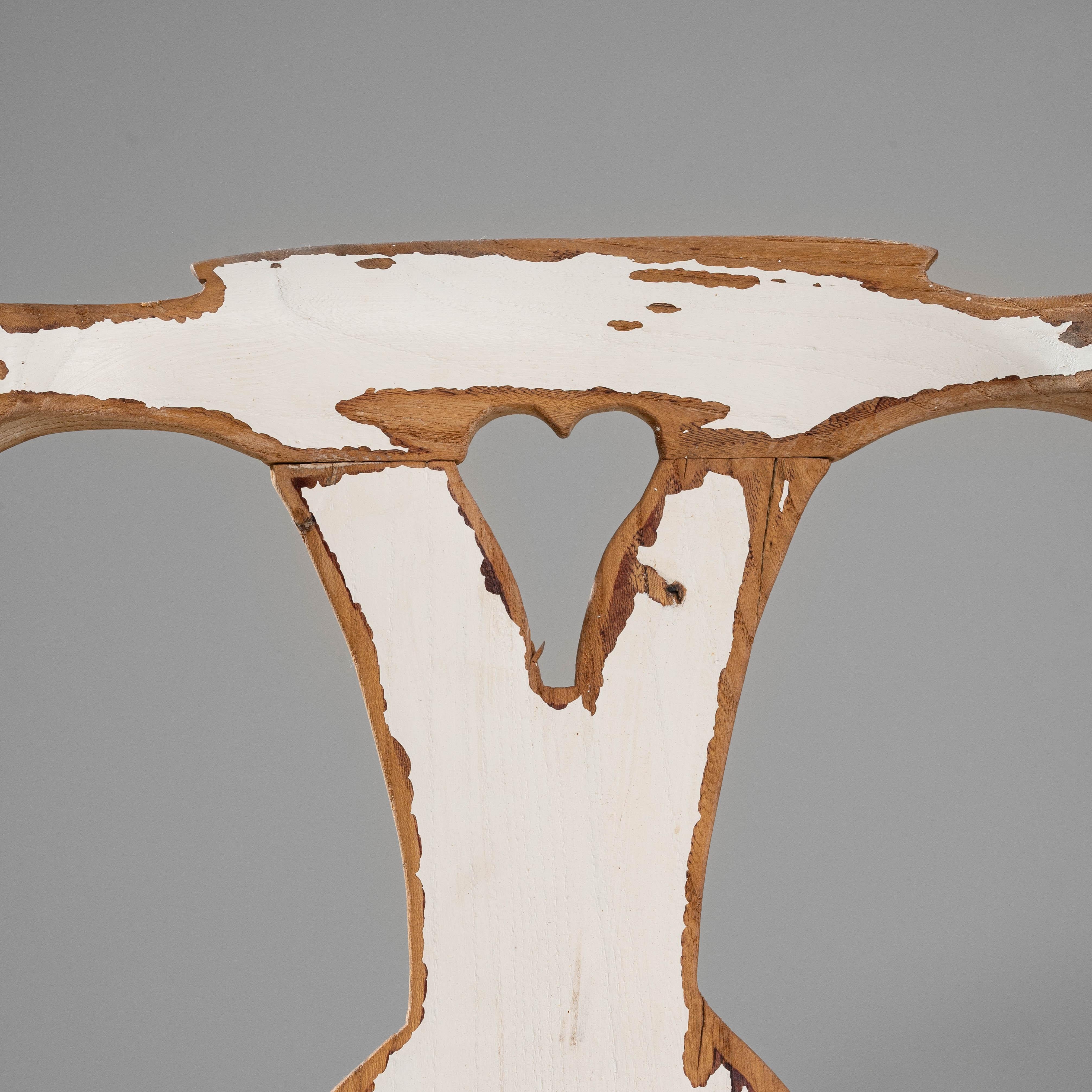 Set di otto sedie da pranzo rococò svedesi del XX secolo in legno patinato in vendita 3