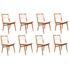 Ensemble de huit chaises en velours blanc du 20ème siècle, Pologne, années 1960