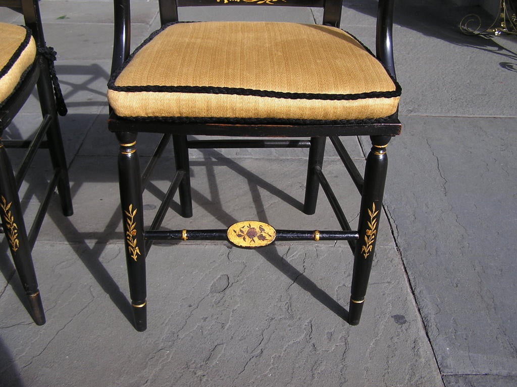 Début du XIXe siècle Ensemble de huit chaises américaines de style fantaisie laquées noires et dorées de Baltimore, vers 1810 en vente