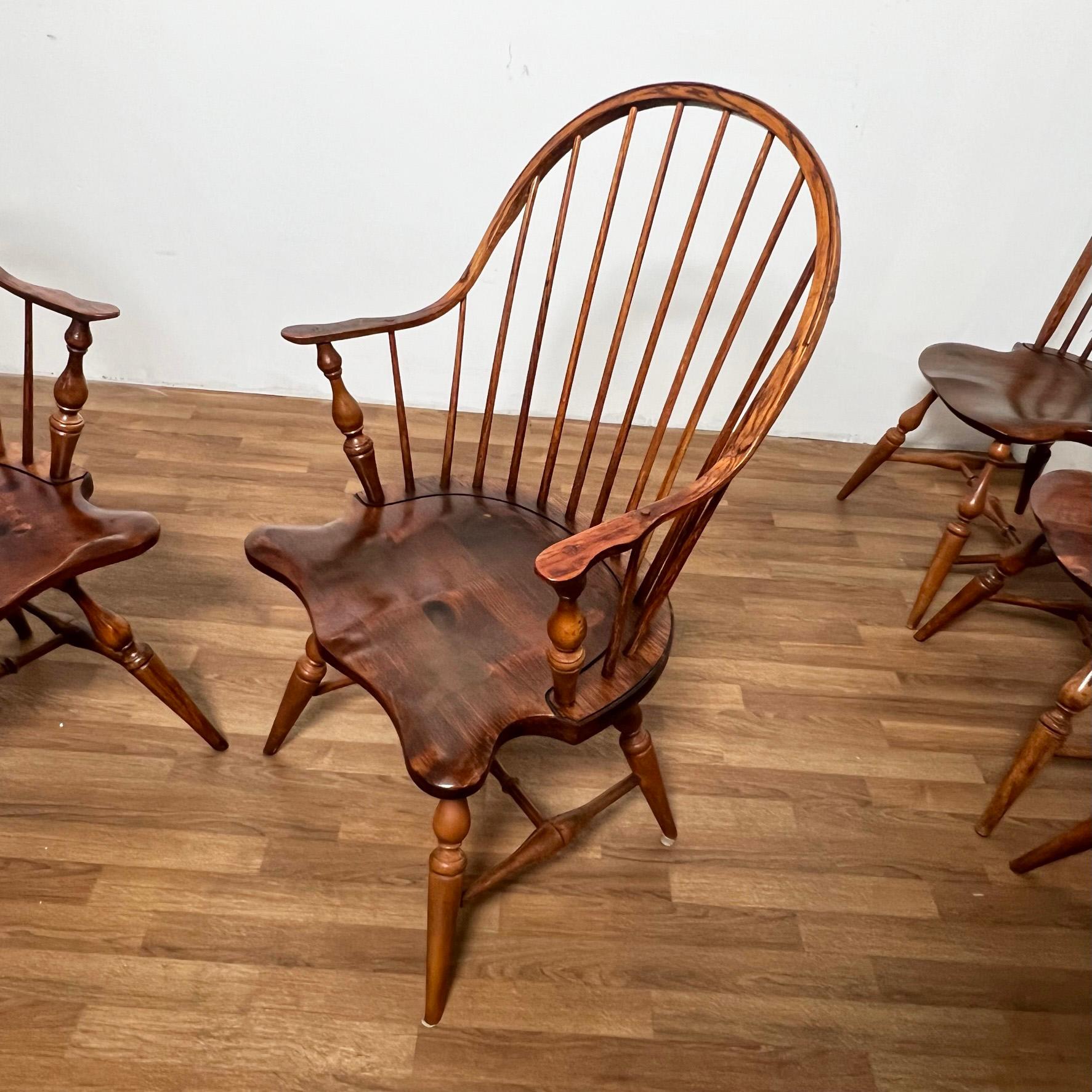 Set of Eight American Windsor Dining Chairs Circa Late 20th Century In Good Condition In Peabody, MA