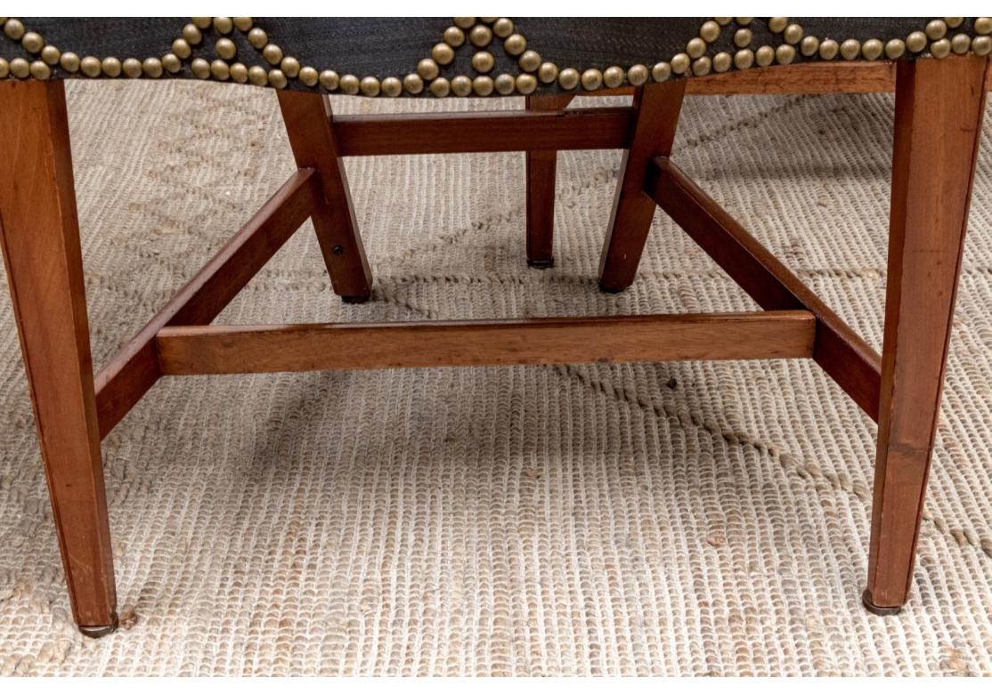 Ensemble de huit chaises de salle à manger anciennes de style fédéral américain pour la restauration en vente 5