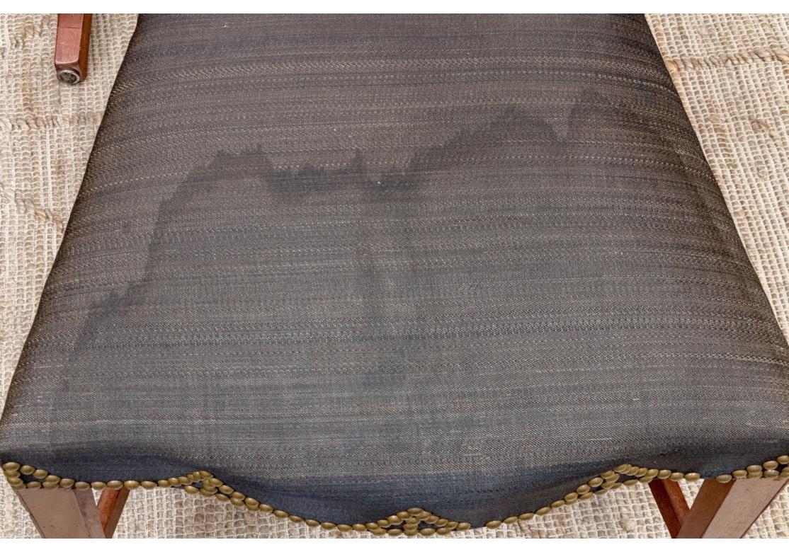 Ensemble de huit chaises de salle à manger anciennes de style fédéral américain pour la restauration en vente 10