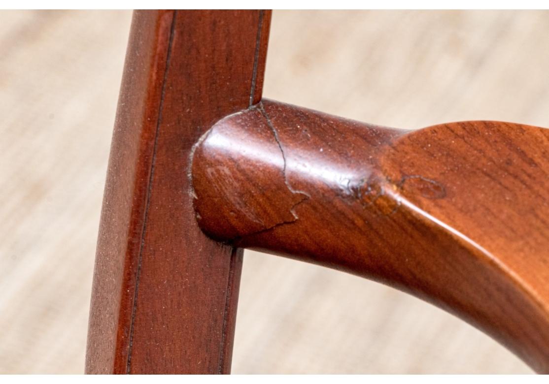 Ensemble de huit chaises de salle à manger anciennes de style fédéral américain pour la restauration en vente 12