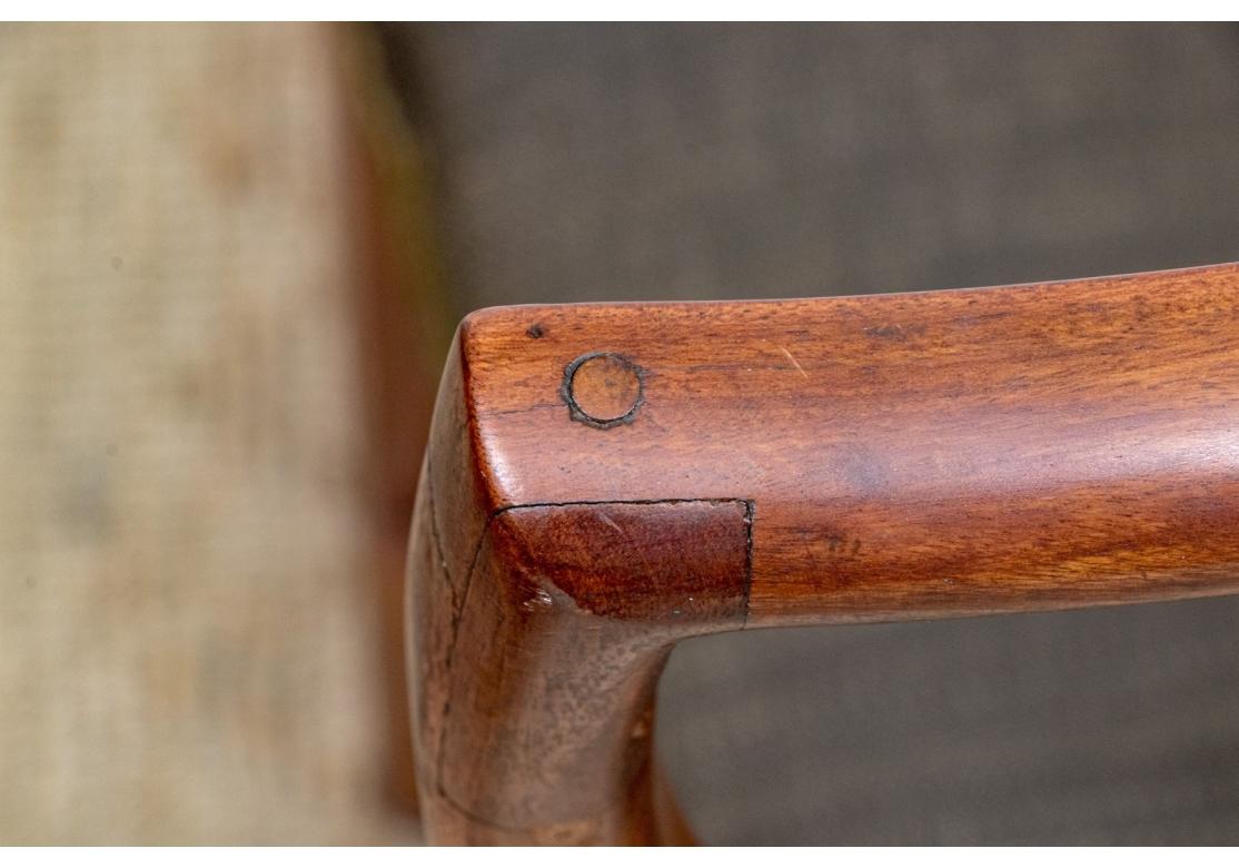 Ensemble de huit chaises de salle à manger anciennes de style fédéral américain pour la restauration en vente 13