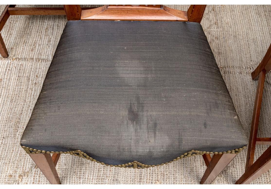 Fédéral Ensemble de huit chaises de salle à manger anciennes de style fédéral américain pour la restauration en vente