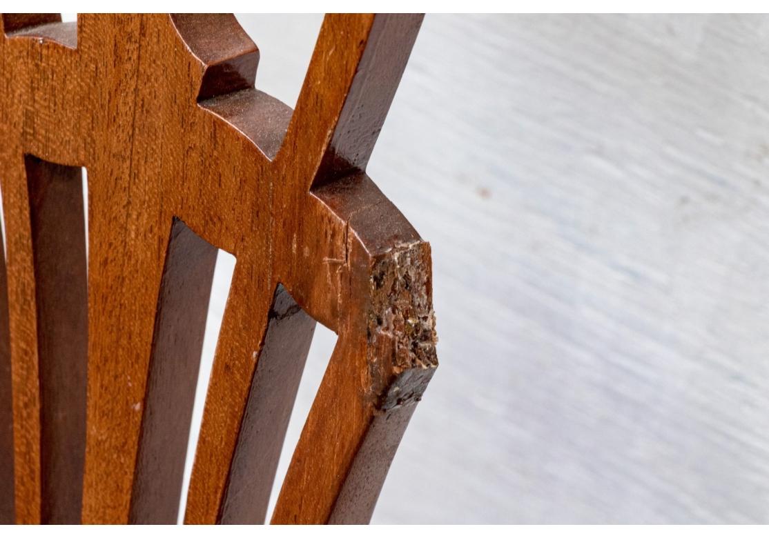 Laiton Ensemble de huit chaises de salle à manger anciennes de style fédéral américain pour la restauration en vente