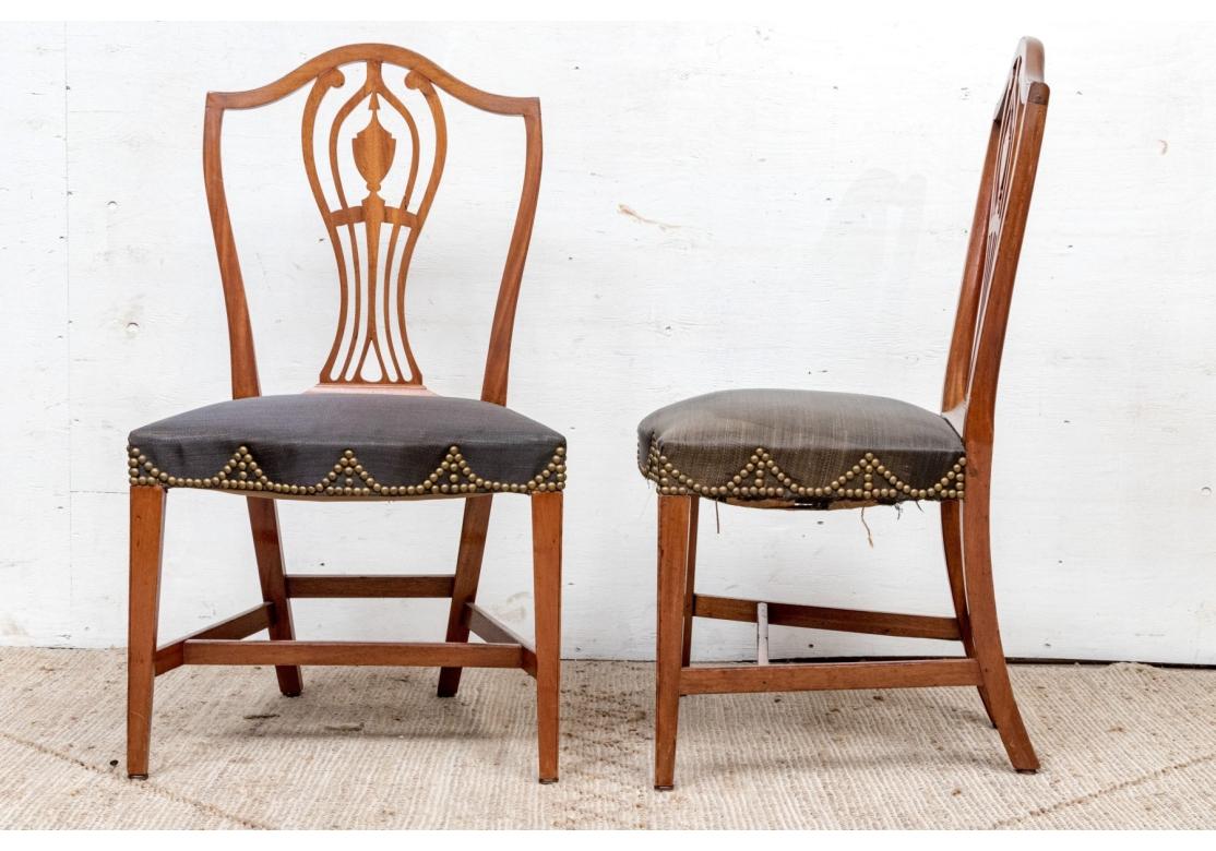 Ensemble de huit chaises de salle à manger anciennes de style fédéral américain pour la restauration en vente 1