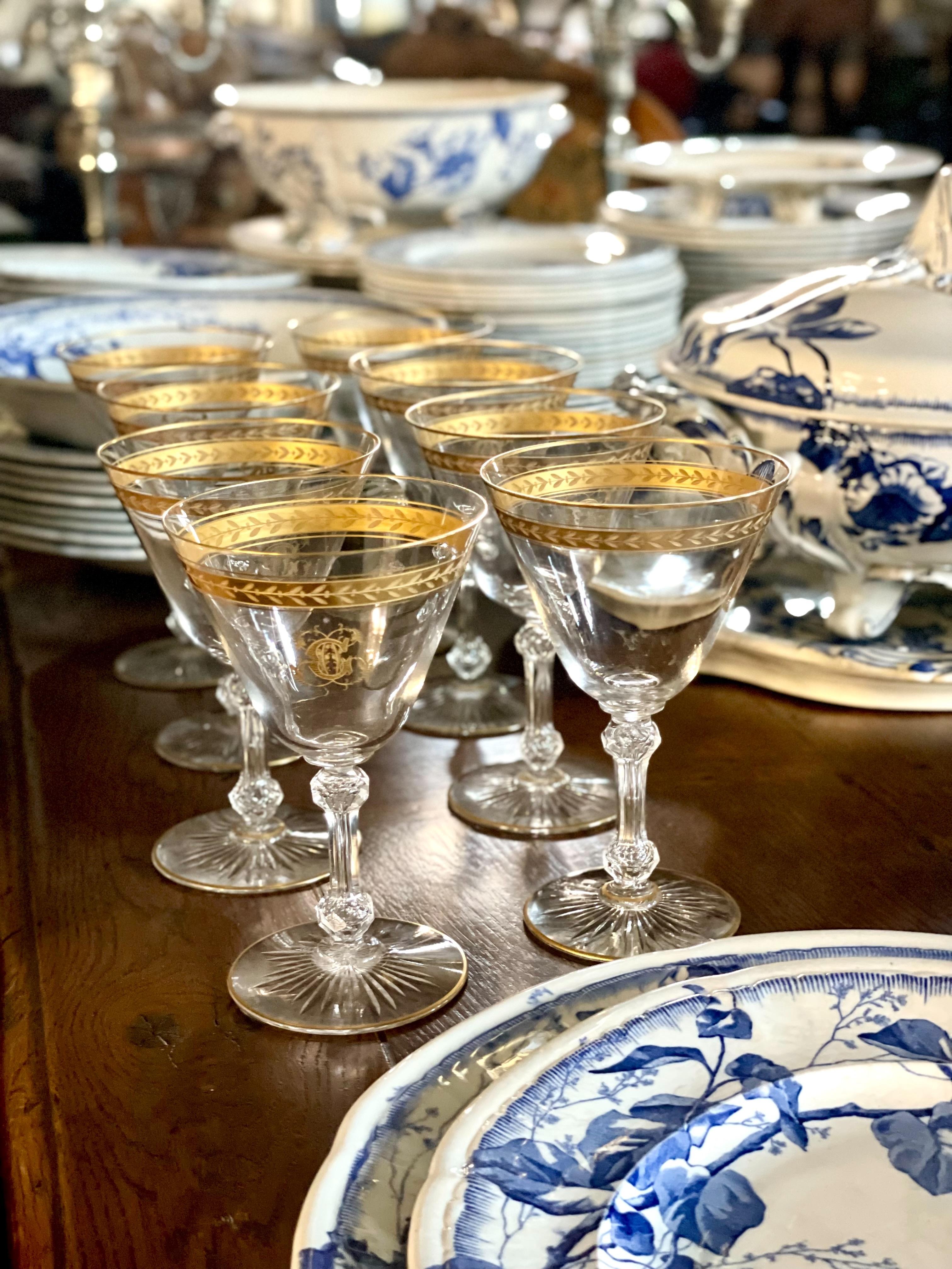 Juego de ocho copas antiguas de cristal dorado estilo Saint Louis en venta 3