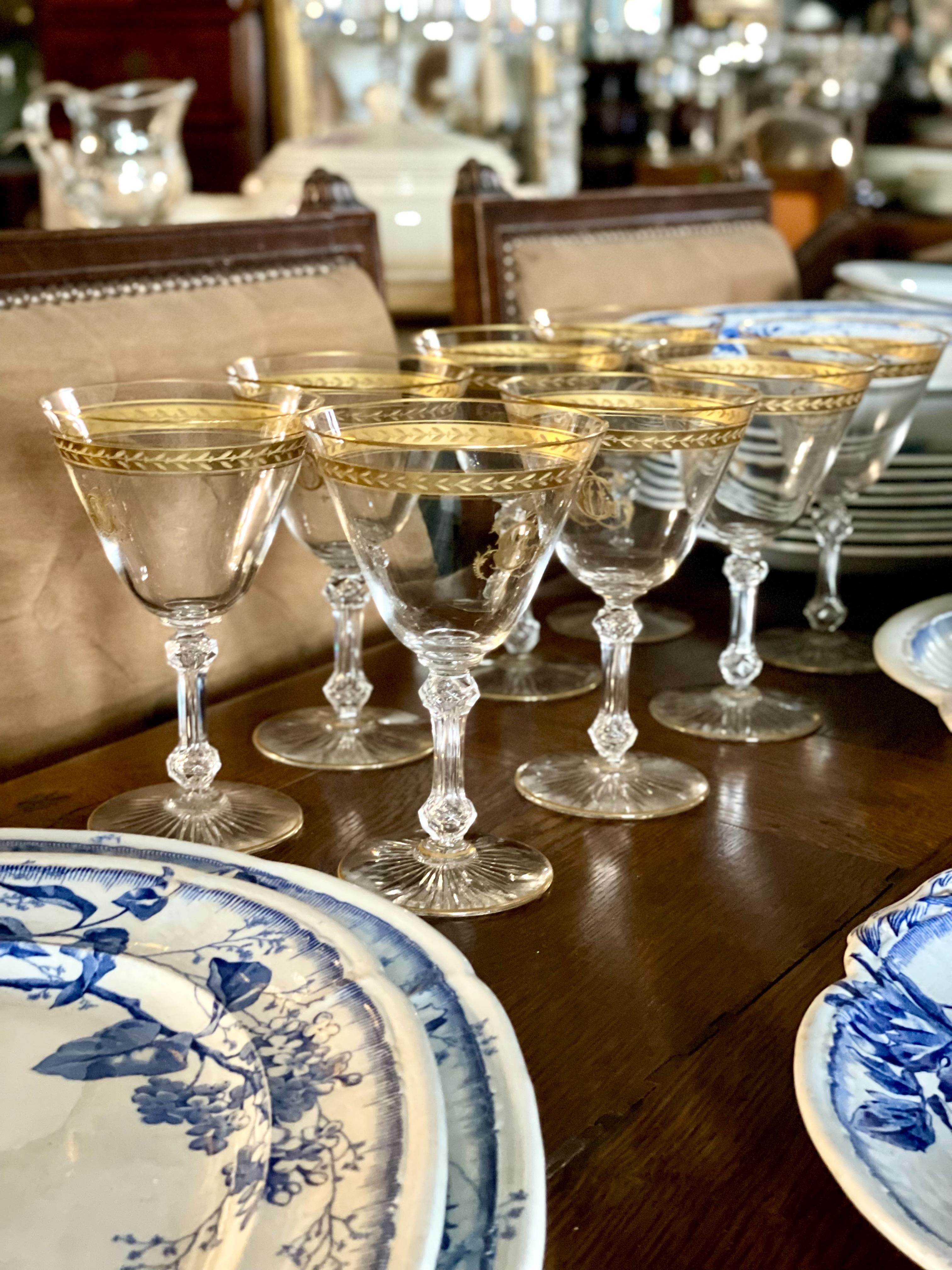 Juego de ocho copas antiguas de cristal dorado estilo Saint Louis en venta 4