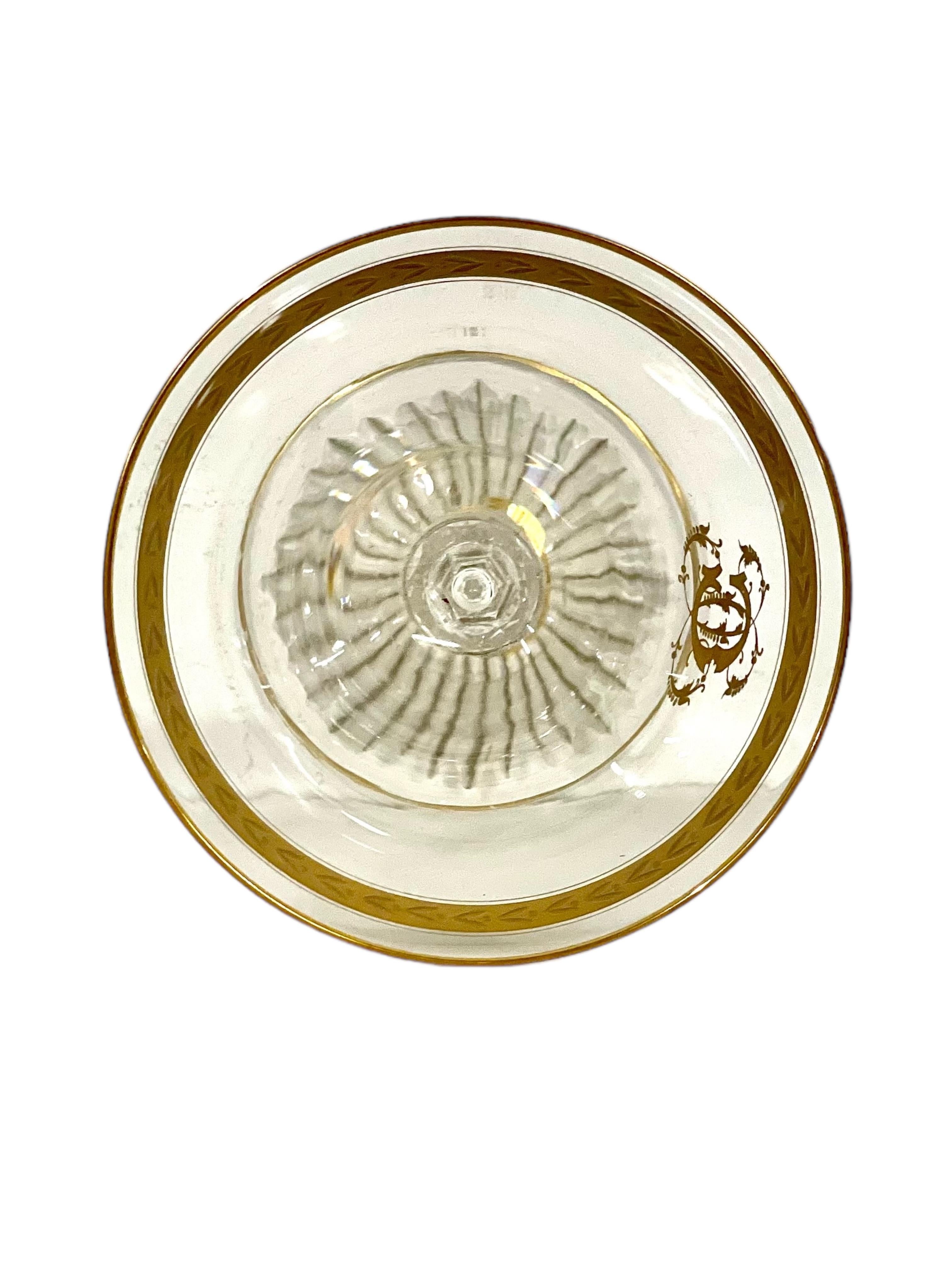 Juego de ocho copas antiguas de cristal dorado estilo Saint Louis en Bueno estado para la venta en LA CIOTAT, FR