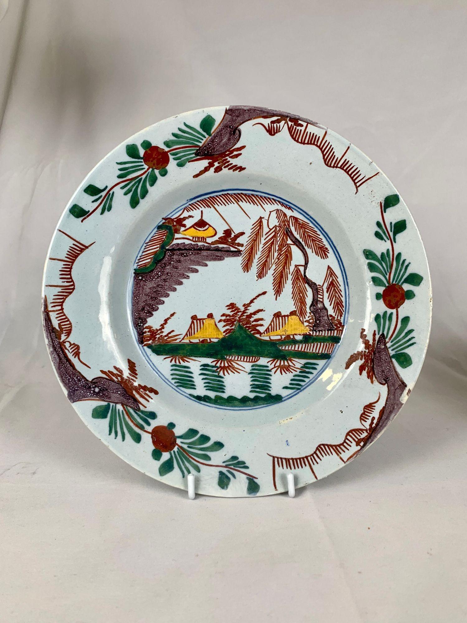 Juego de Ocho Platos Antiguos de Delft Holandés Pintados a Mano Escena de Paisaje Circa 1780 en Bueno estado para la venta en Katonah, NY