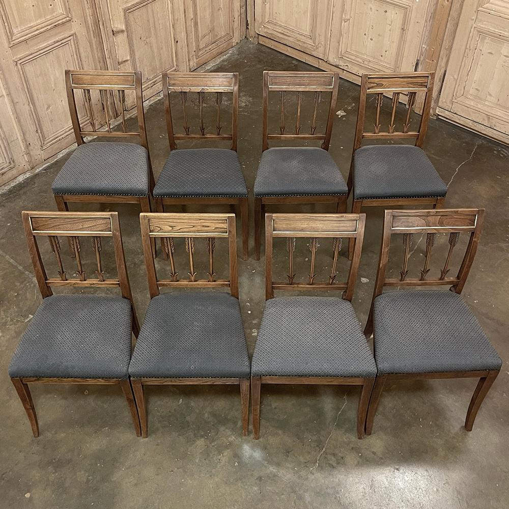 Satz von acht antiken französischen Directoire-Esszimmerstühlen im Zustand „Gut“ im Angebot in Dallas, TX