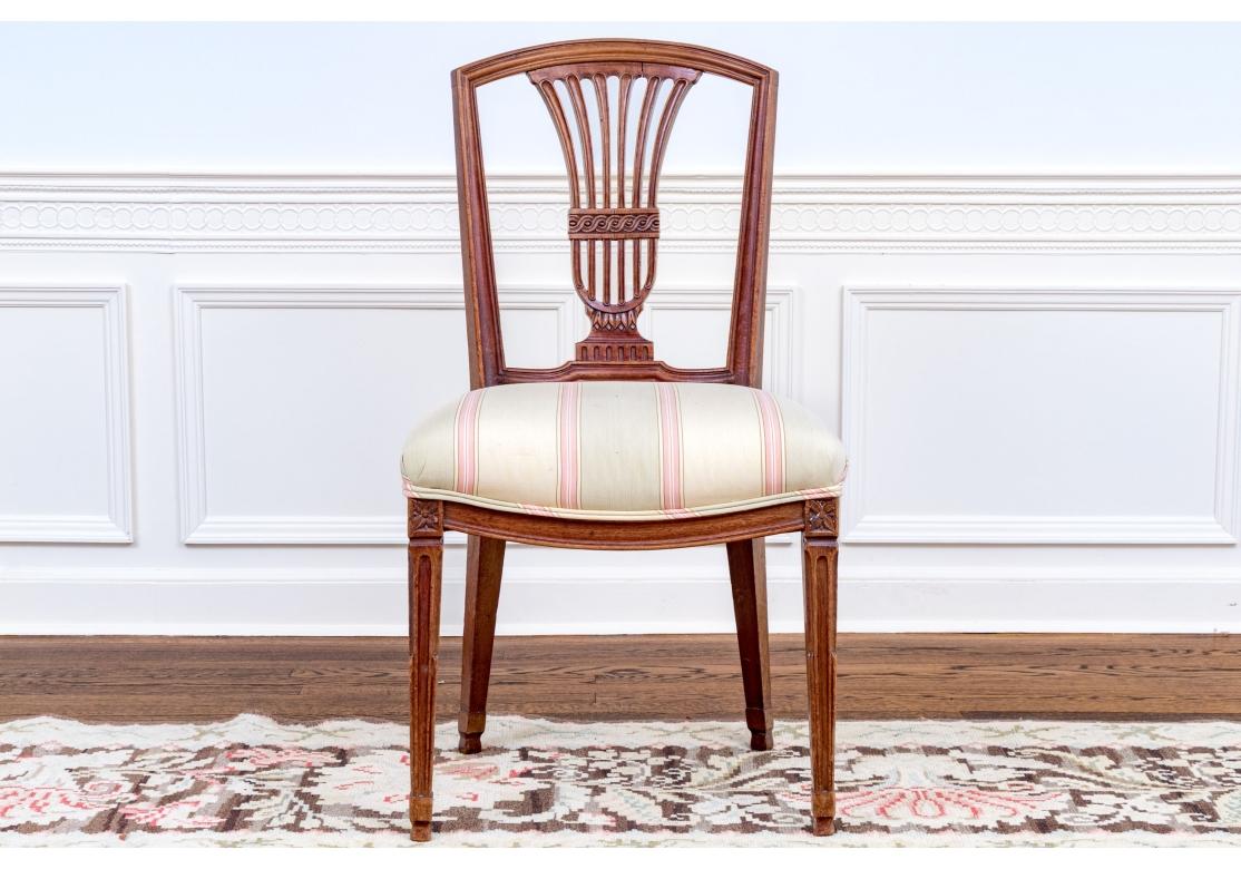 XIXe siècle Ensemble de huit chaises d'appoint anciennes en acajou de style Hepplewhite en vente