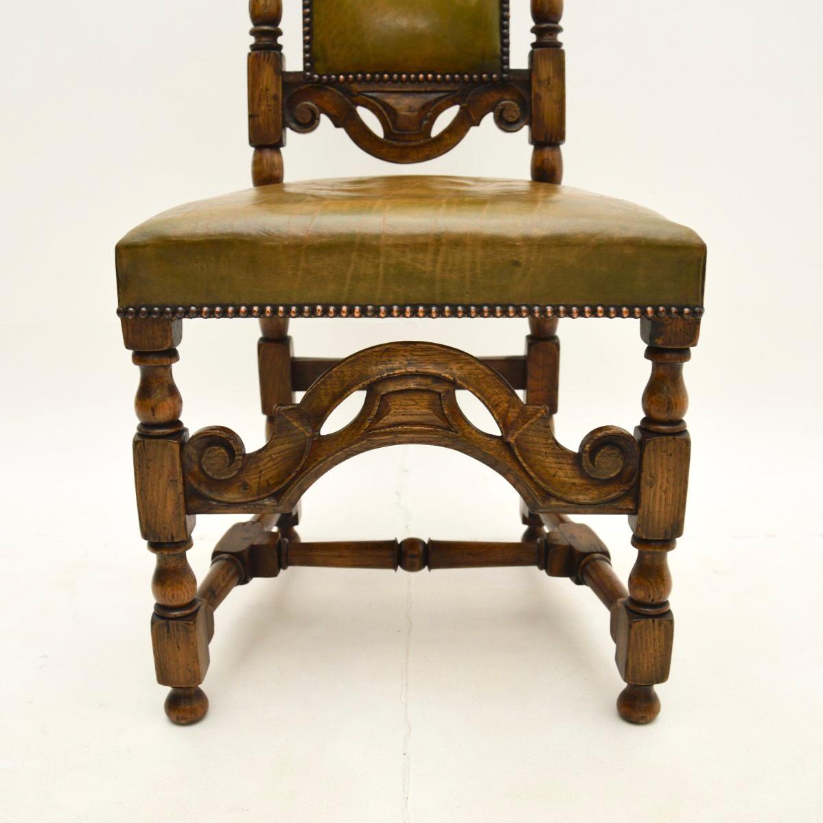 Set of Eight Antique Leather and Oak Dining Chairs en venta 4