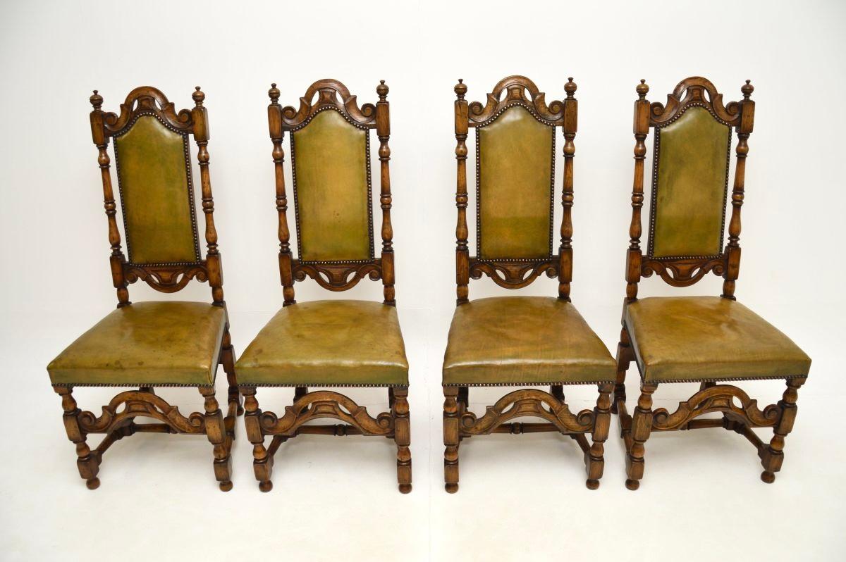 Set of Eight Antique Leather and Oak Dining Chairs Renacimiento gótico en venta