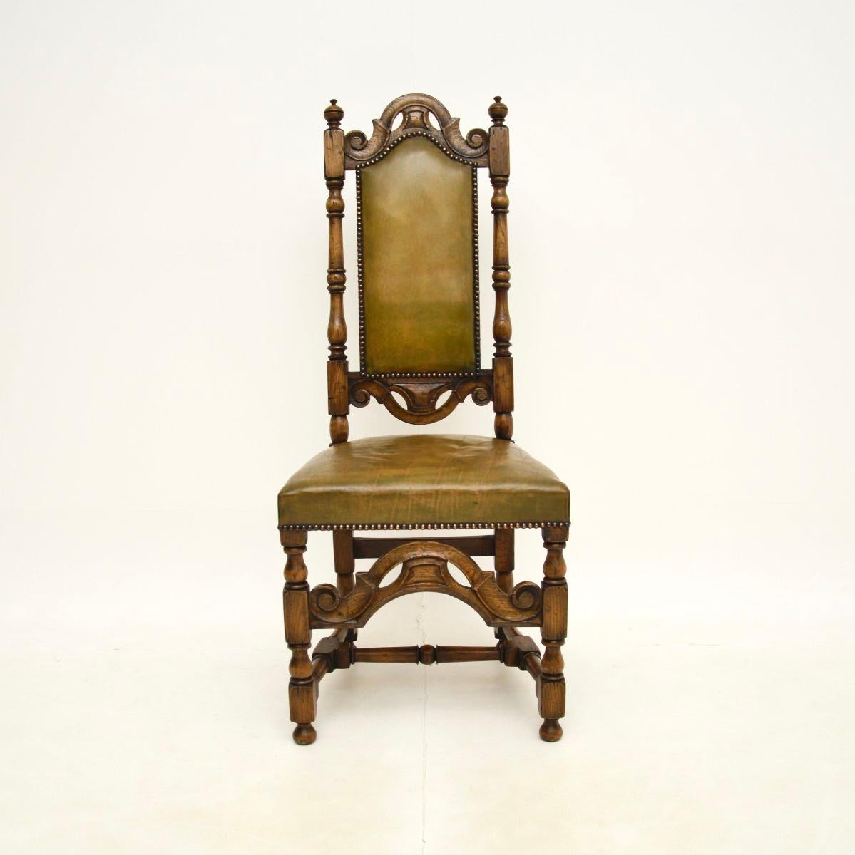 Set of Eight Antique Leather and Oak Dining Chairs Cuero en venta
