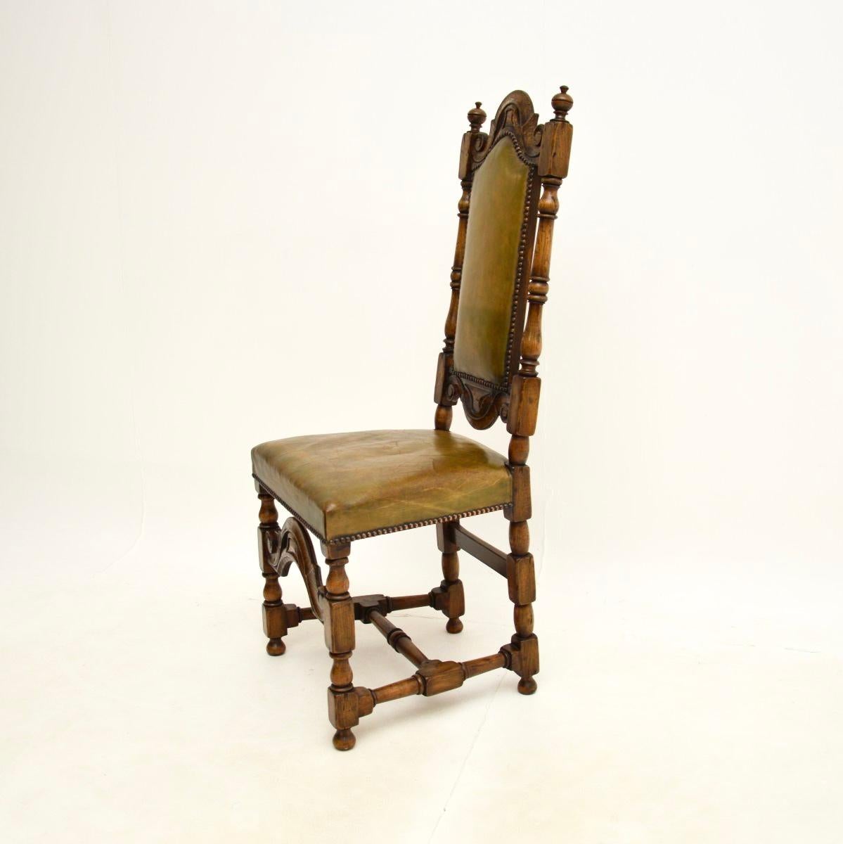 Set of Eight Antique Leather and Oak Dining Chairs en venta 1