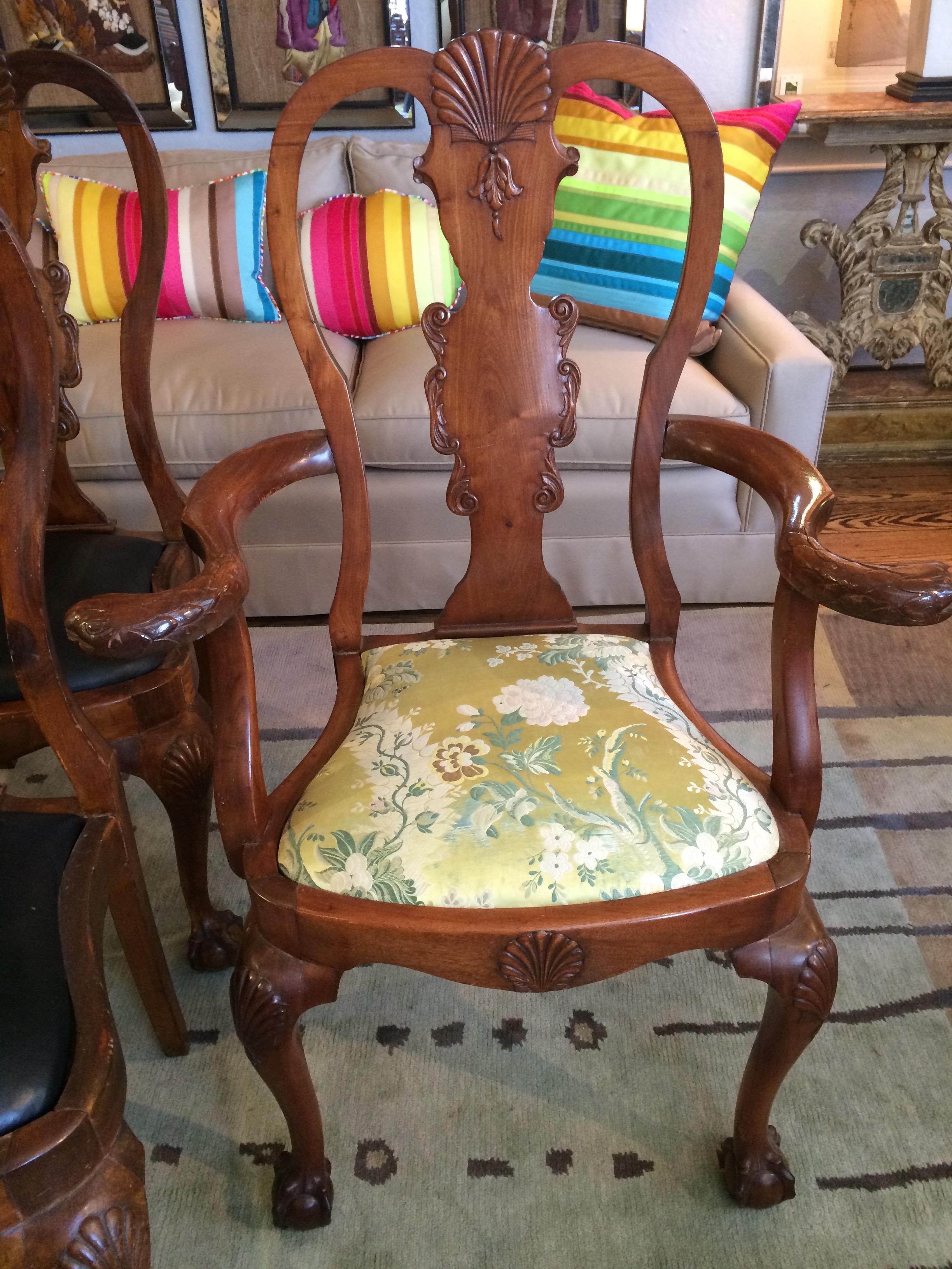 Set of Eight Serpeant Motife Antique Queen Anne Style Dining Chairs In Good Condition In Hopewell, NJ
