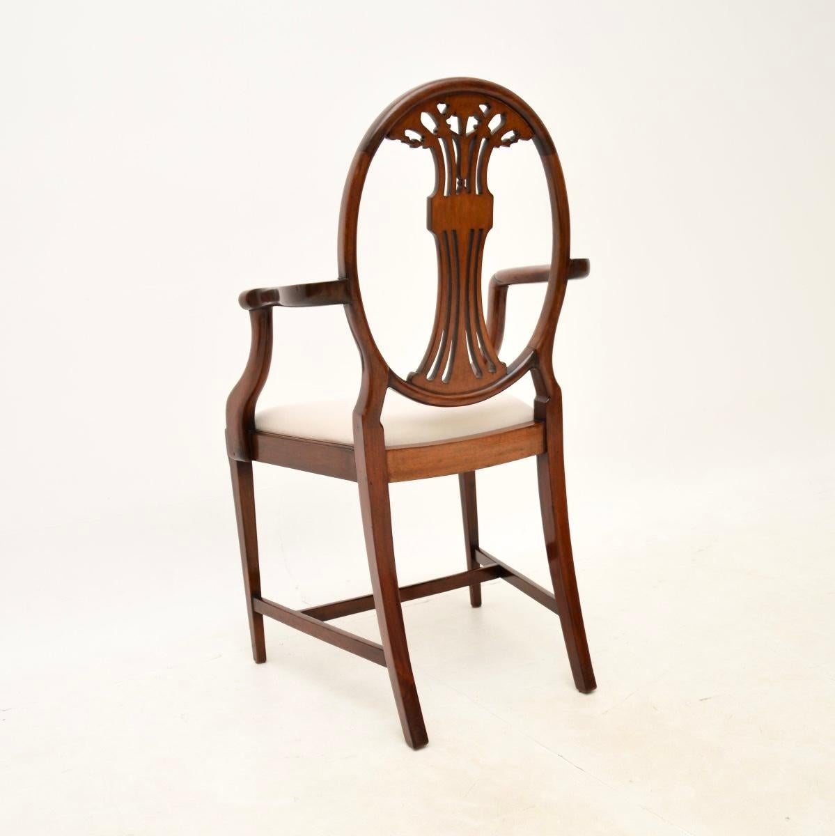 Set of Eight Antique Sheraton Style Dining Chairs In Good Condition In London, GB