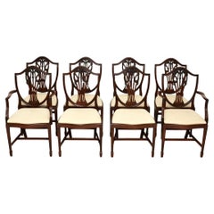 Ensemble de huit chaises de salle à manger antiques à dossier bouclier
