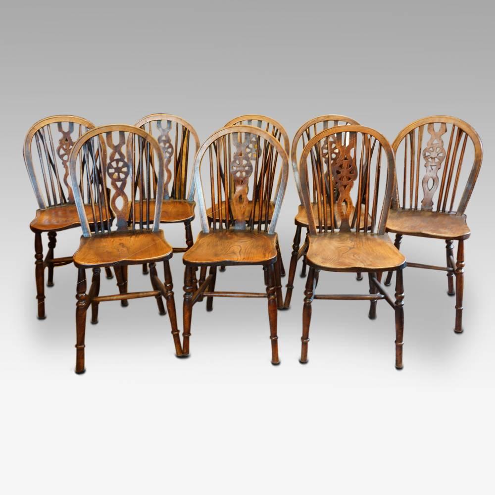 Late 19th Century Set of Eight Antique Windsor Chairs