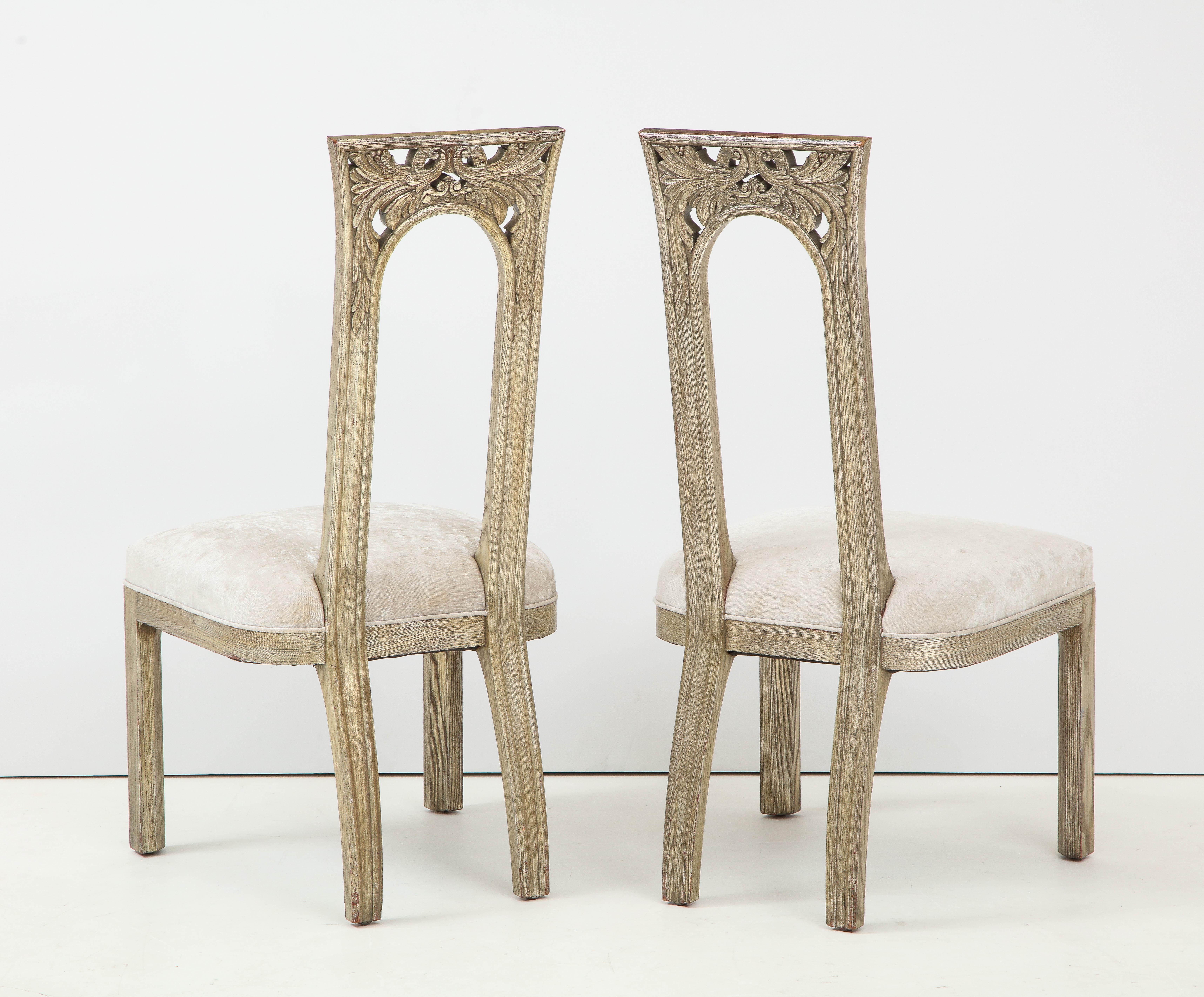Feuille d'argent Ensemble de huit chaises de salle à manger d'influence Art déco par James Mont en vente