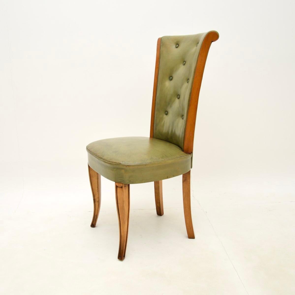 Set di otto sedie da pranzo Art Deco in pelle e noce di Hille in vendita 3