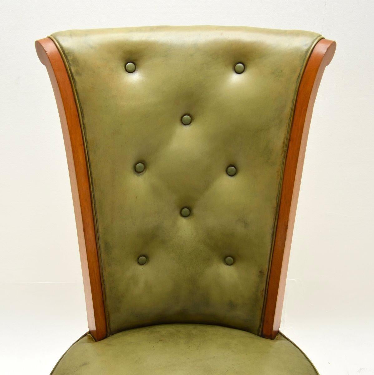 Set di otto sedie da pranzo Art Deco in pelle e noce di Hille in vendita 6