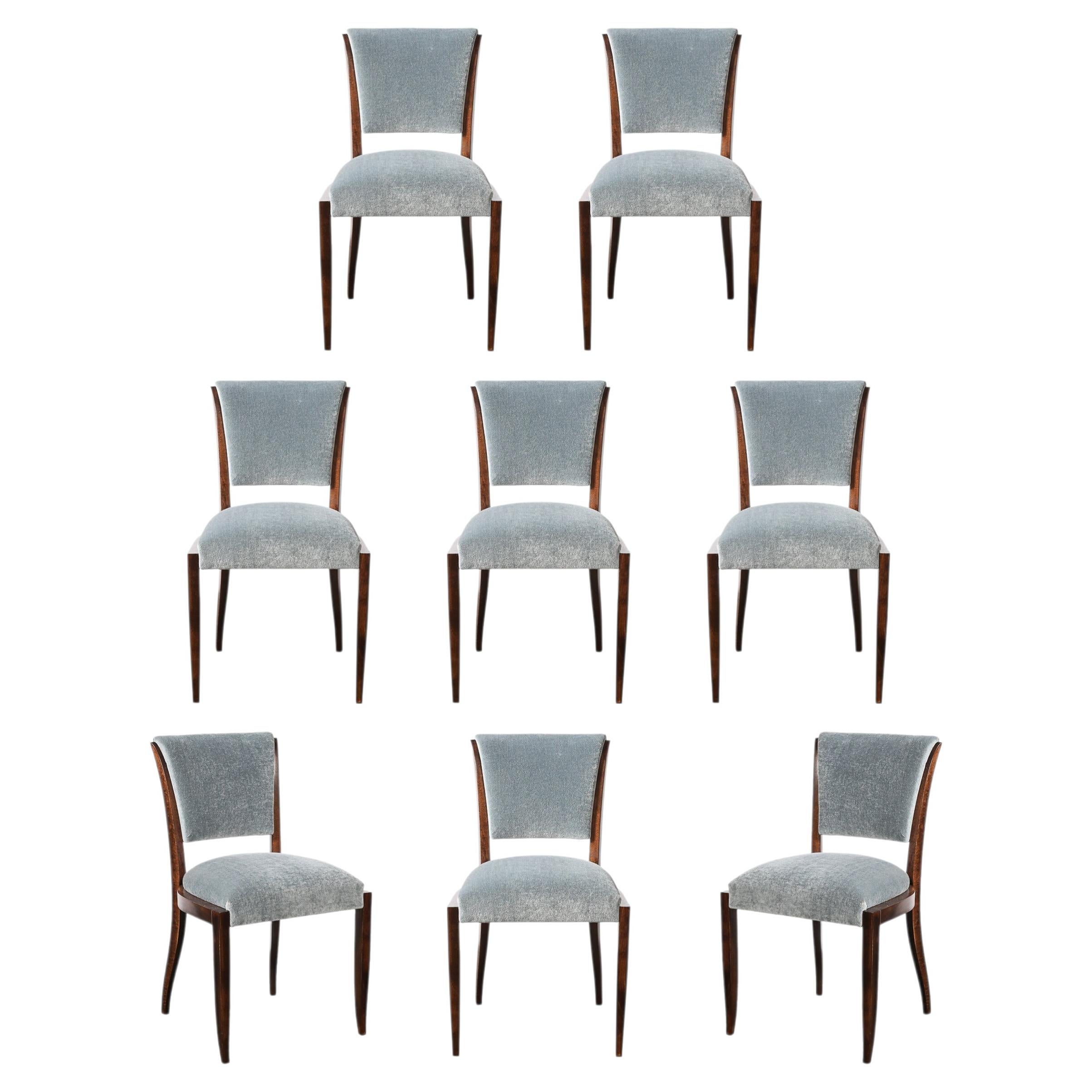 Set aus acht skulpturalen Art-Déco-Esszimmerstühlen aus Walnussholz mit weicher Mohair-Polsterung