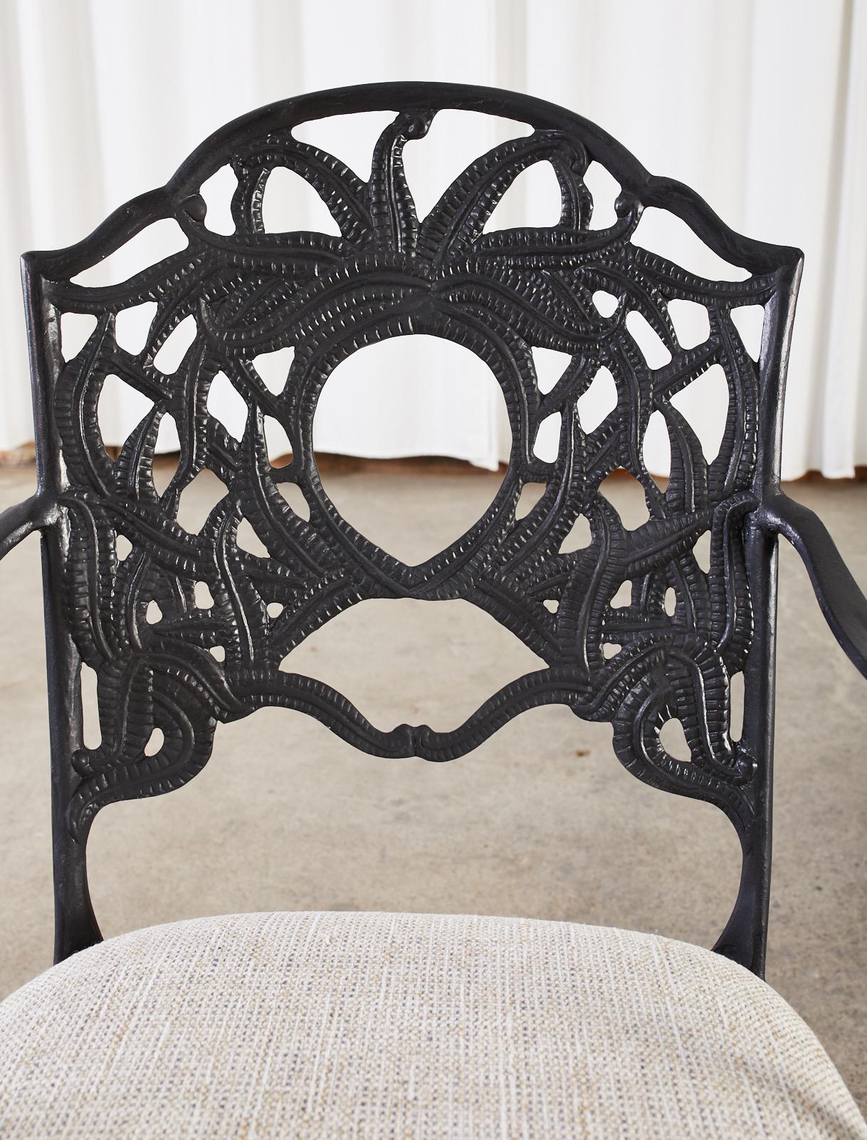 Ensemble de huit fauteuils de salle à manger de jardin en aluminium de style Art Nouveau en vente 5