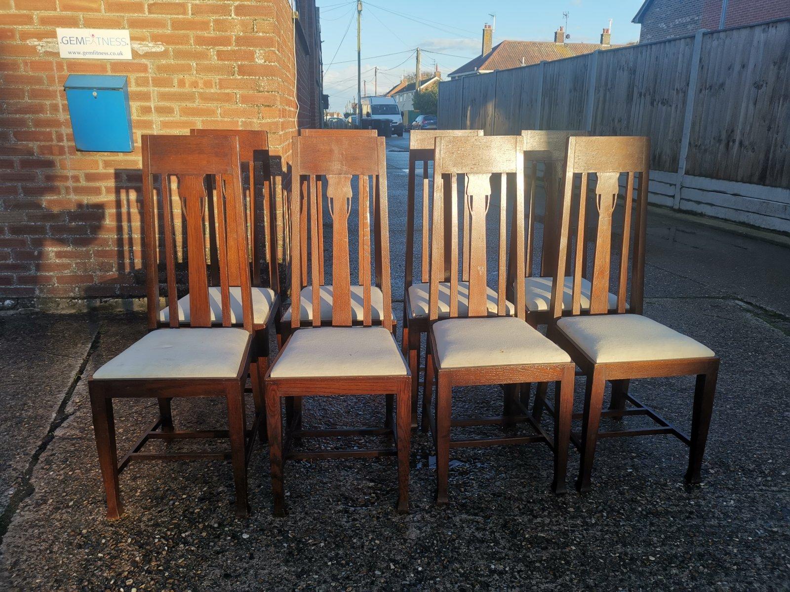 Hand-Crafted Set of Eight Arts & Crafts Glasgow School Oak Dining Chairs with Tulip Details For Sale