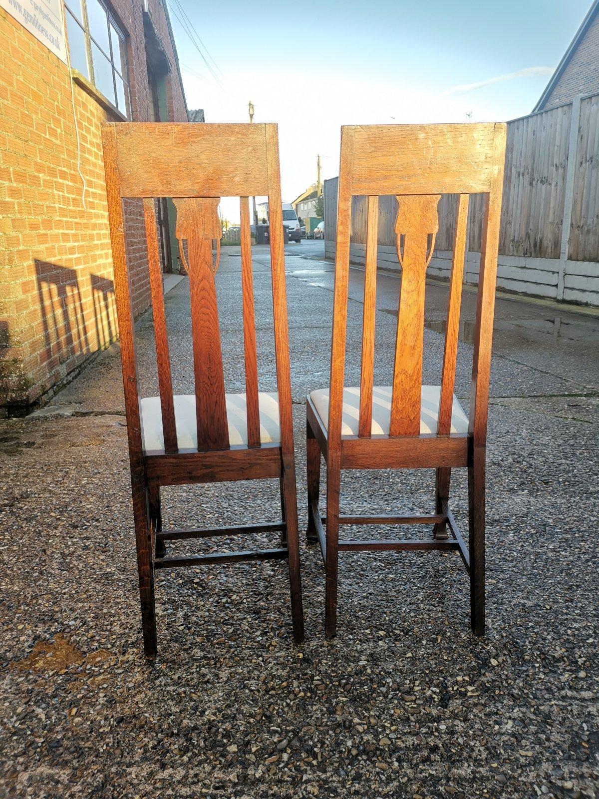 Set of Eight Arts & Crafts Glasgow School Oak Dining Chairs with Tulip Details For Sale 2