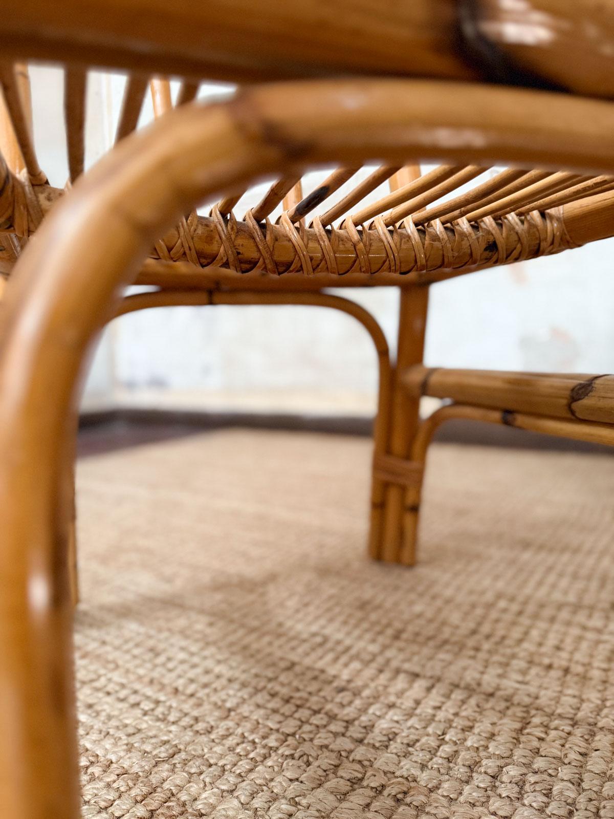 Ensemble de huit chaises en bambou et osier - Italie, années 1970 en vente 2
