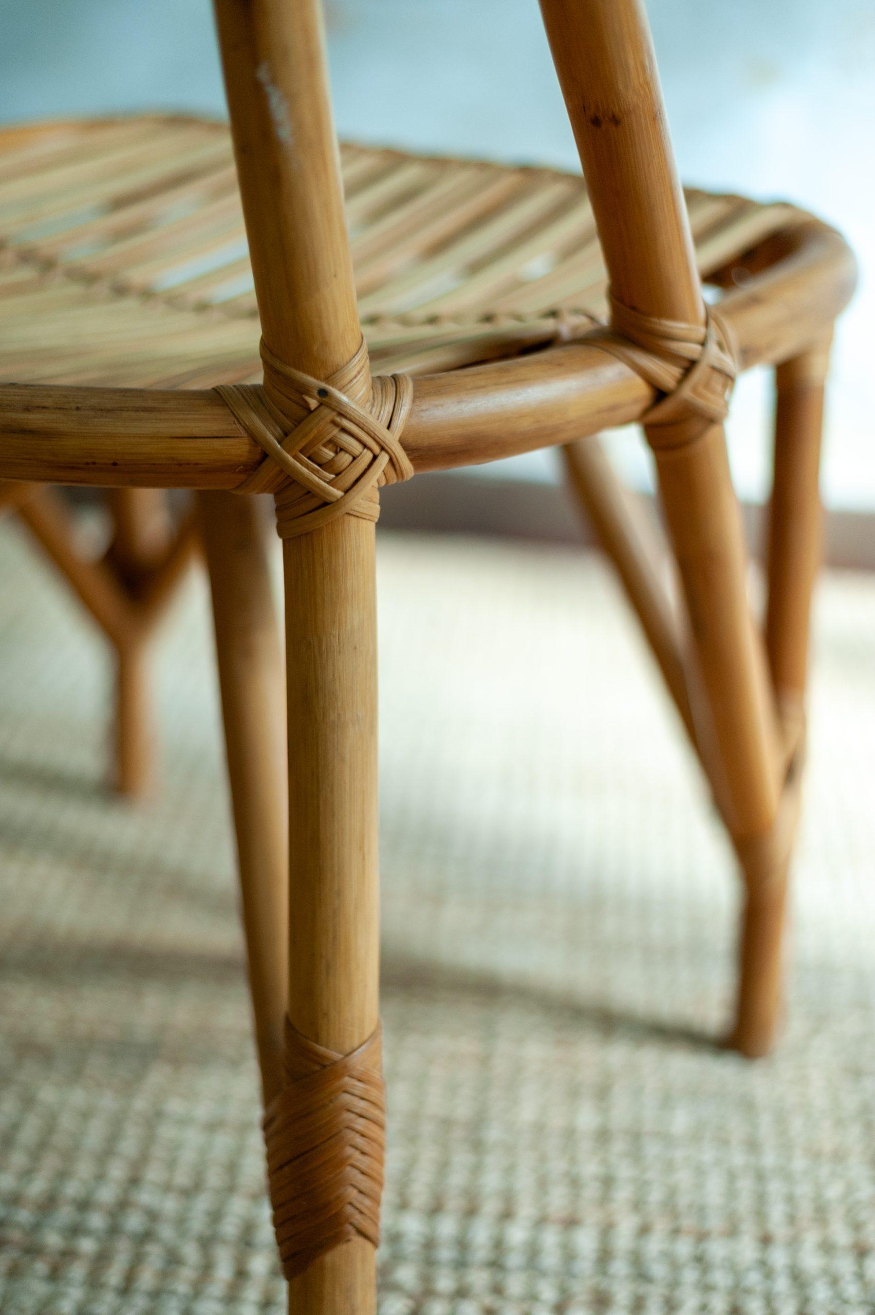 Set of Eight Bamboo Chairs – 1970s
Product details
Seat dimensions: 50 L x 43 H x 47 P cm
Total dimensions: 46 L x 86,5 H x 55 P cm
