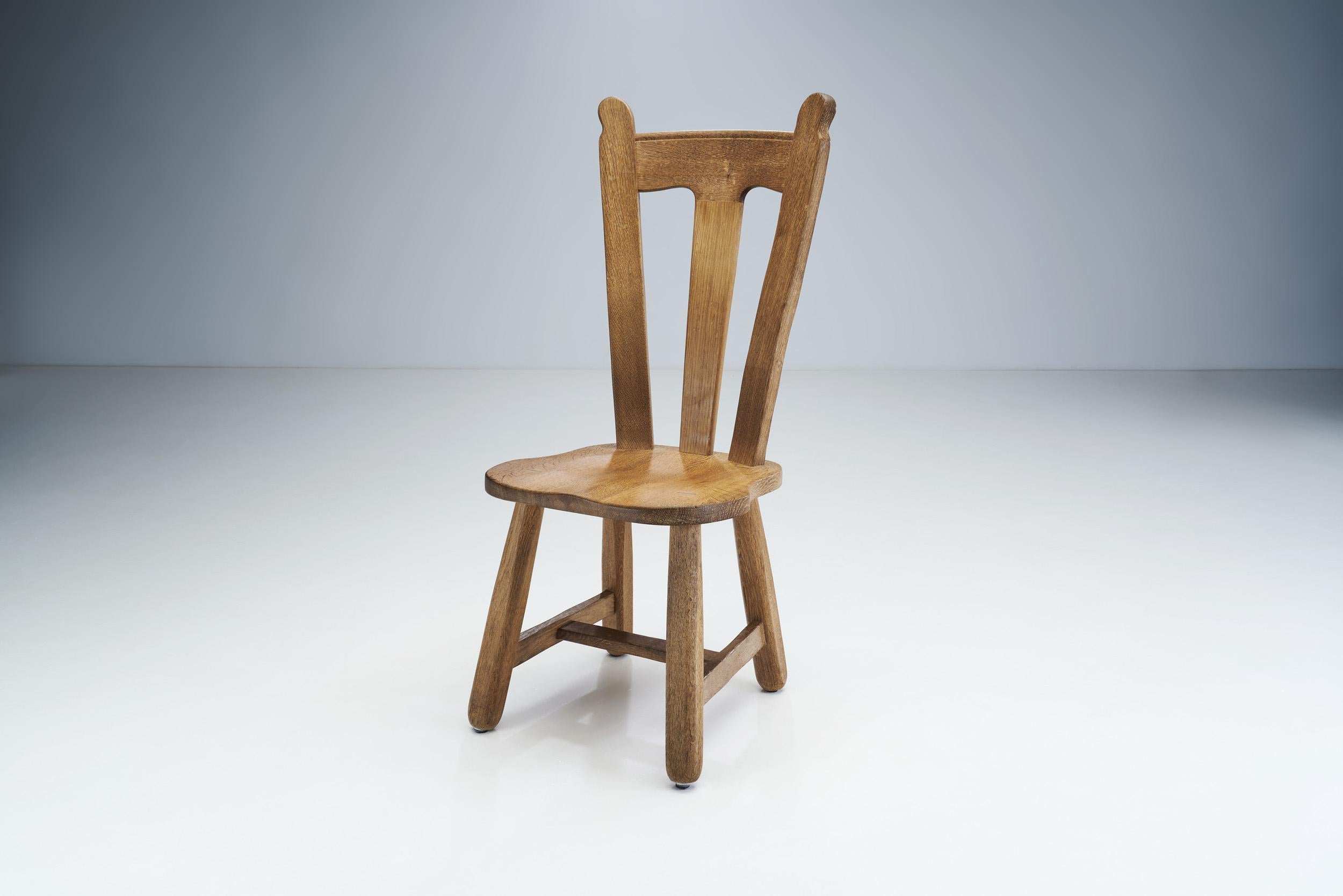 Conjunto de ocho sillas de comedor belgas de roble brutalistas, Bélgica Años 70 en venta 1