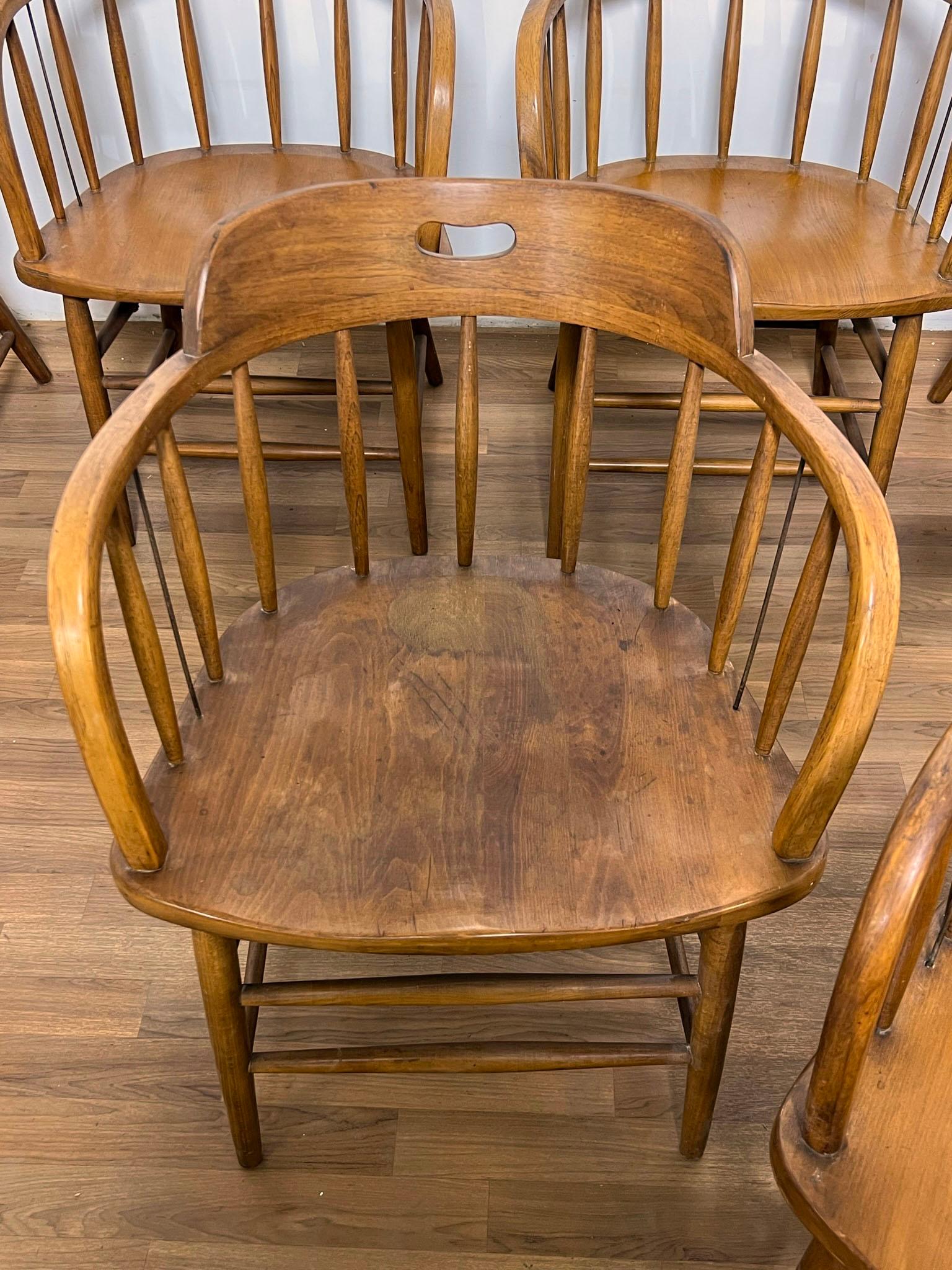 Bois Ensemble de huit chaises de salle à manger 