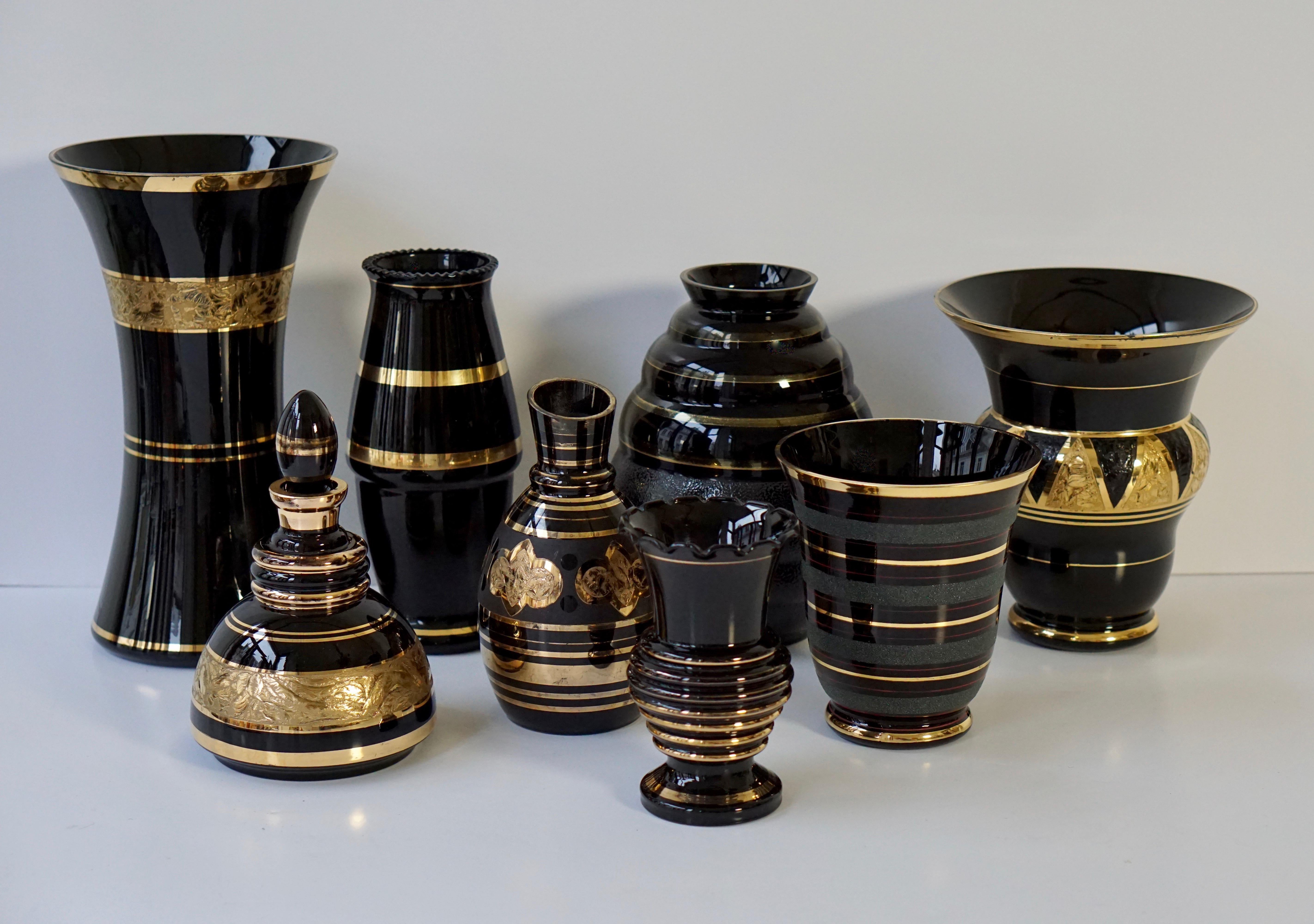 A set of seven booms glass vases and one decanter, Belgium
Measures: Height; 29,23,22,20,20,19,16,15 cm.
Diameter; 16, 10, 16 ,19, 12,10,14,9 cm.