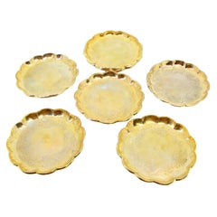 Set of eight bread plates in gilded silver with engraved plant motifs