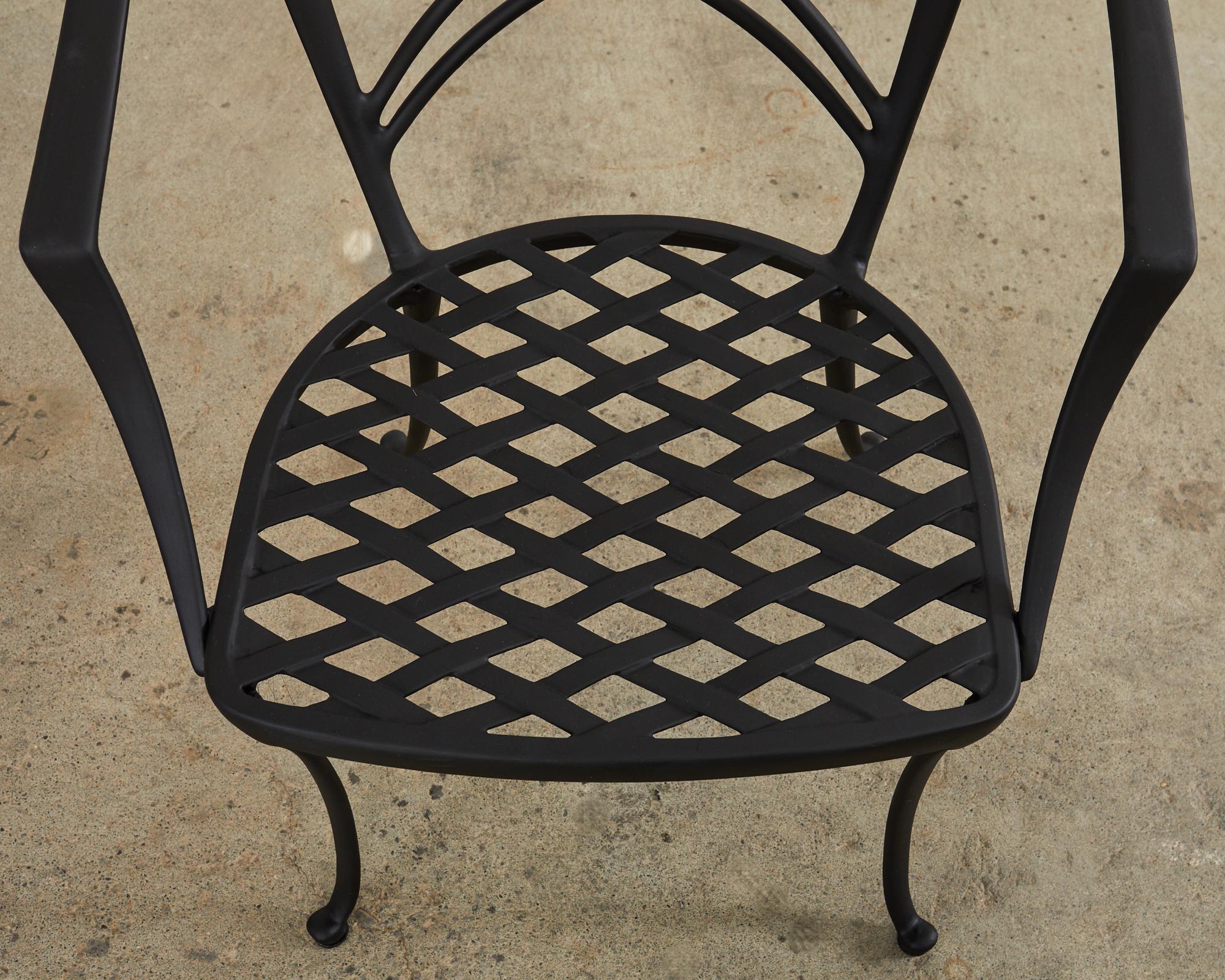 Ensemble de huit fauteuils de salle à manger de jardin Jordan classiques brun en vente 3