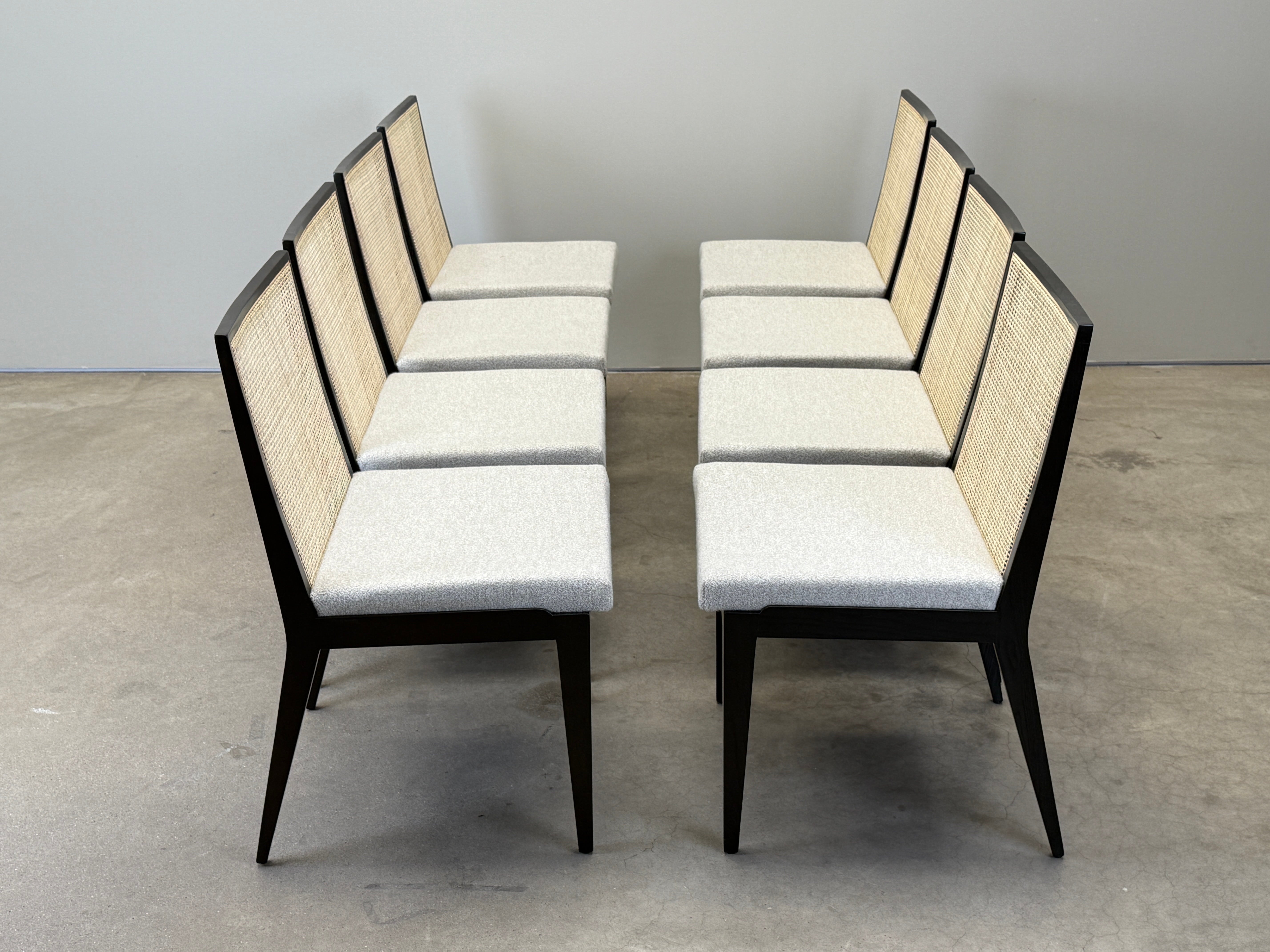 Milieu du XXe siècle Ensemble de huit chaises de salle à manger à dossier canné par Edward Wormley pour Dunbar en vente