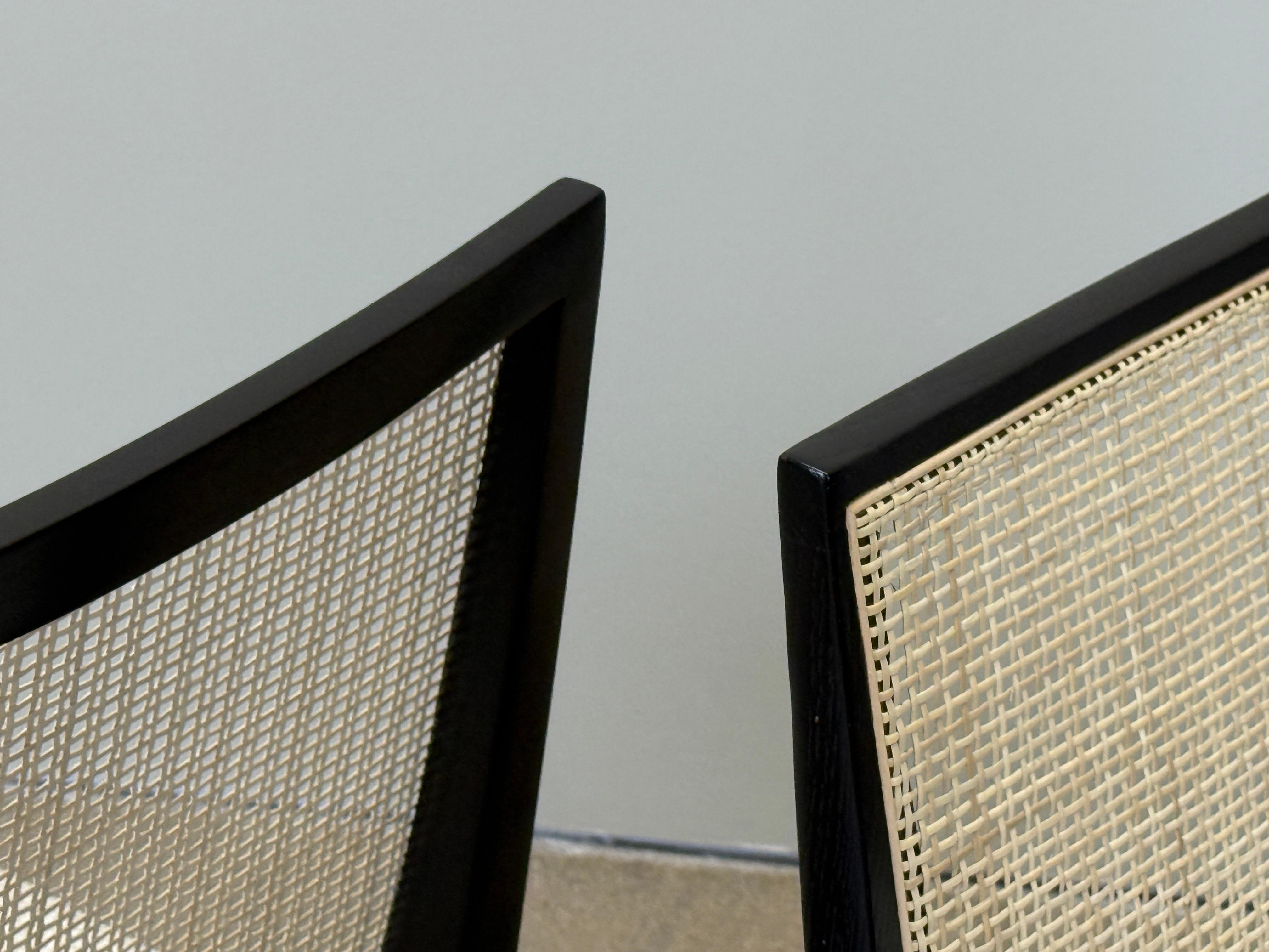 Canne Ensemble de huit chaises de salle à manger à dossier canné par Edward Wormley pour Dunbar en vente