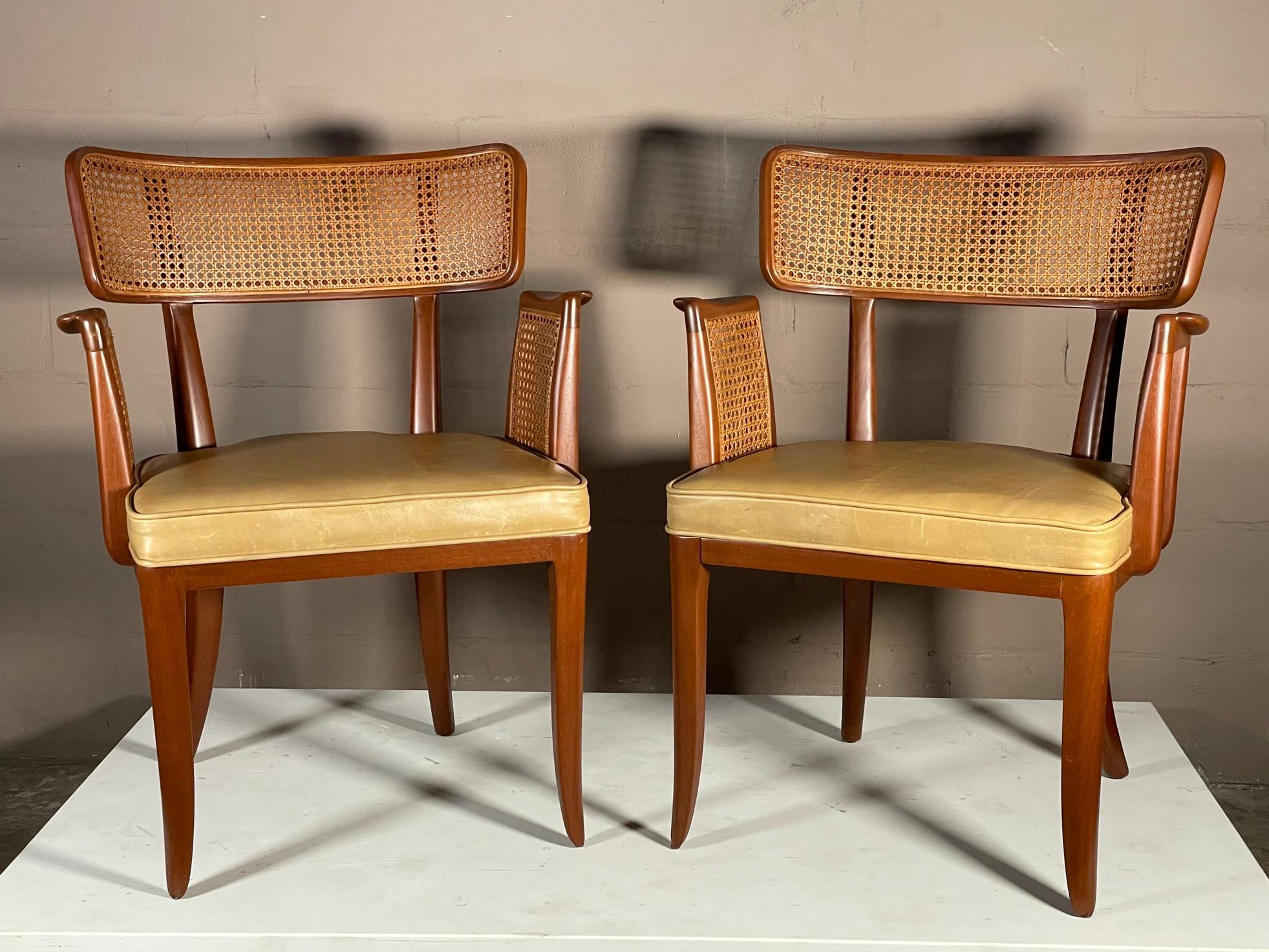 Mid-Century Modern Ensemble de huit chaises de salle à manger Dunbar à dossier canné en vente
