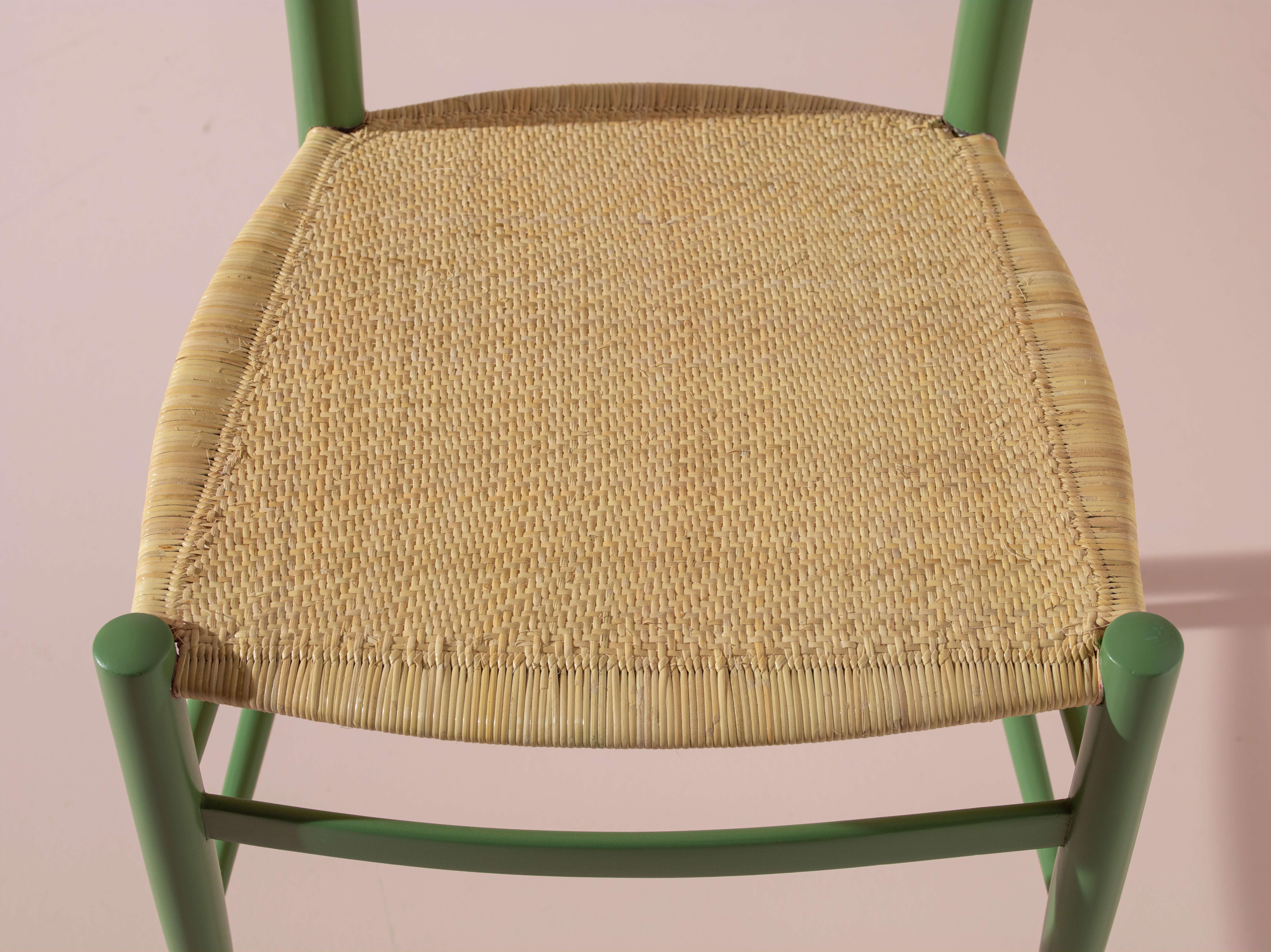Ensemble de huit chaises Chiavari cannées modèle 
