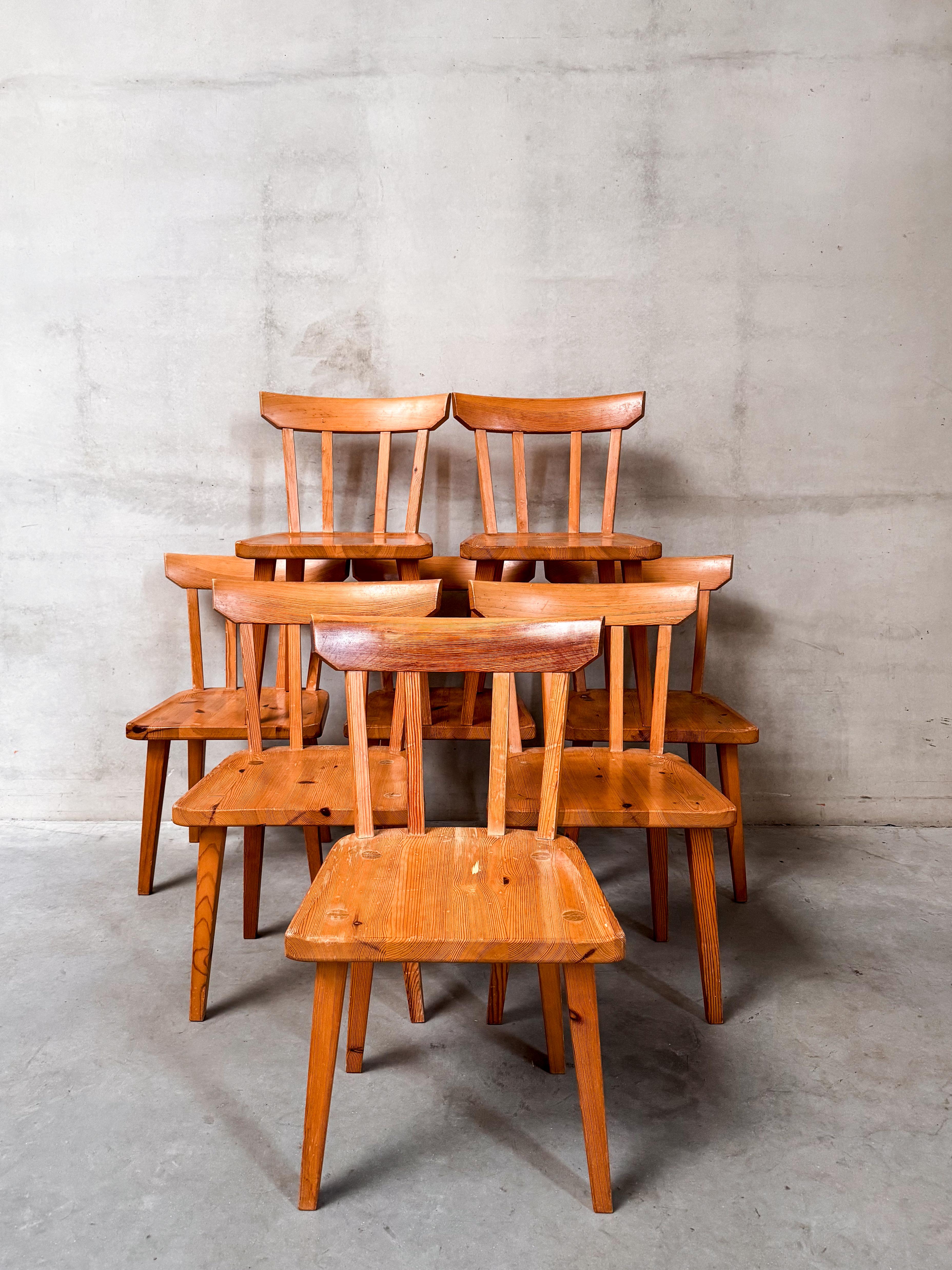 Set of eight Carl Malmsten dining chairs in solid Oregon pine, Sweden 1960s In Good Condition For Sale In Antwerpen, BE