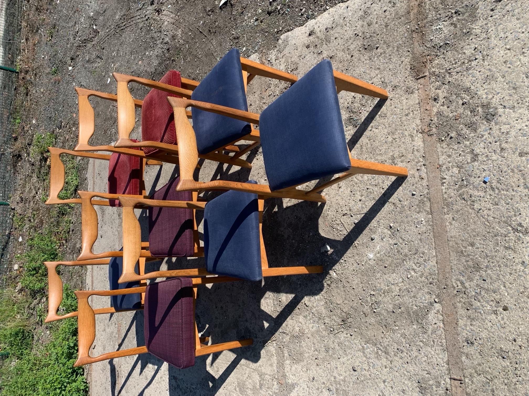 Modern Set of eight chairs Guillerme et Chambron in solid oak For Sale