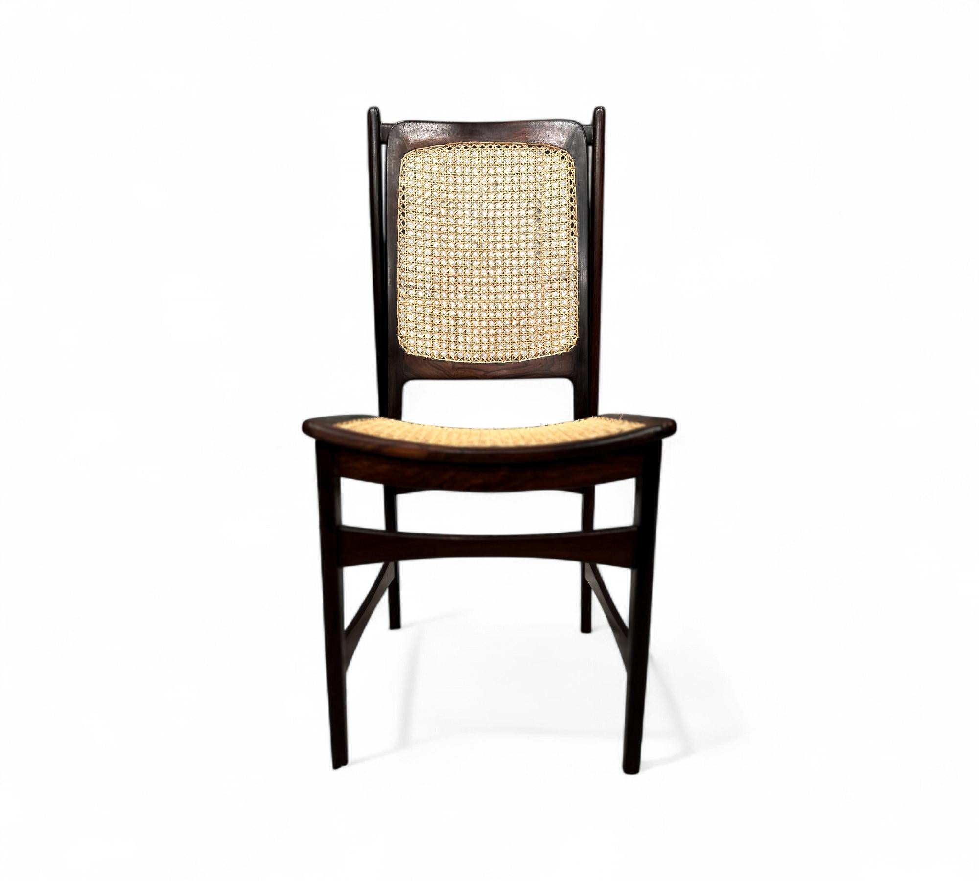 Mid-Century Modern Ensemble de huit chaises en bois dur et en rotin, Alexandr Rapoport, années 1960. Brésil en vente