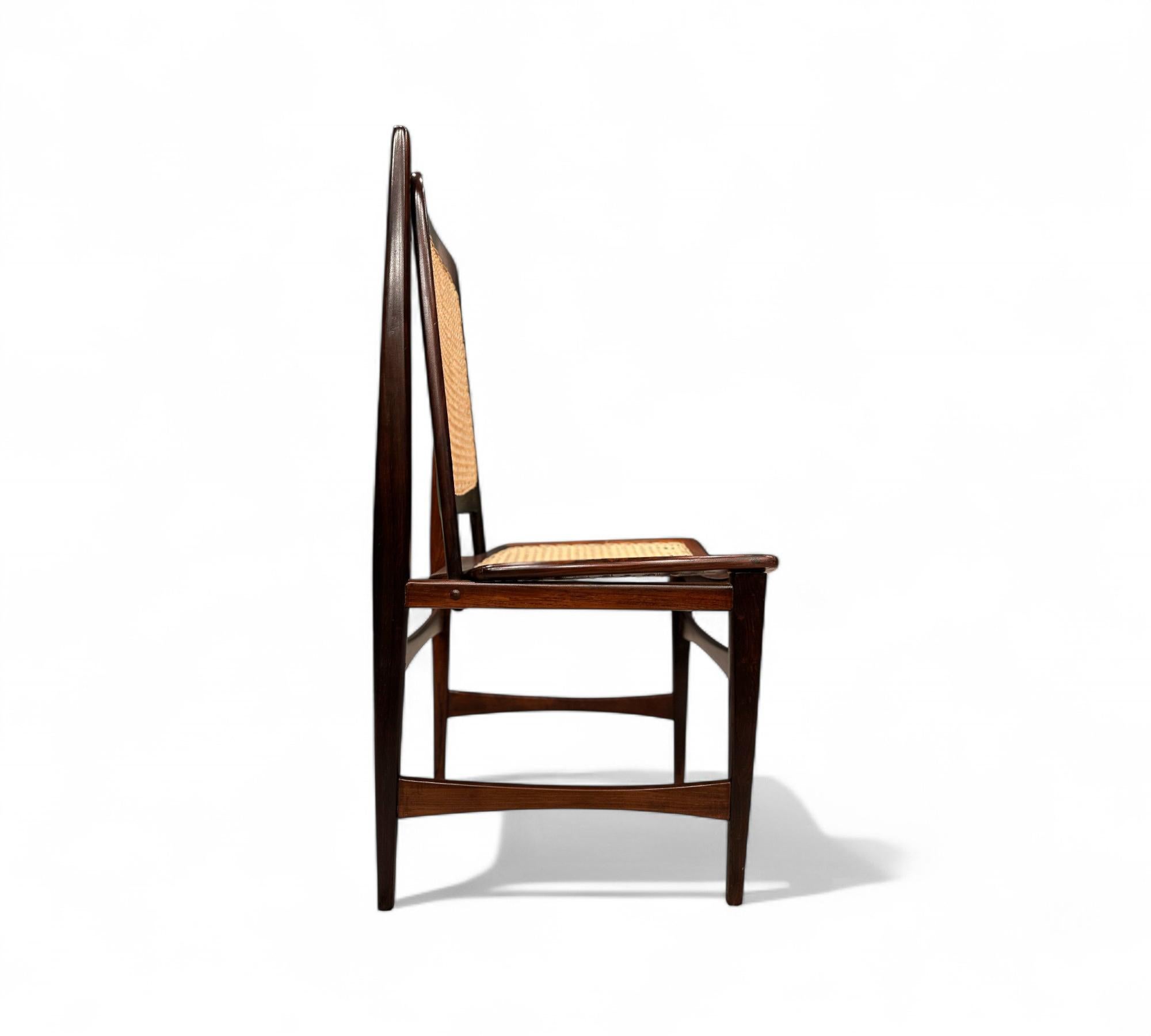 Ensemble de huit chaises en bois dur et en rotin, Alexandr Rapoport, années 1960. Brésil Bon état - En vente à New York, NY