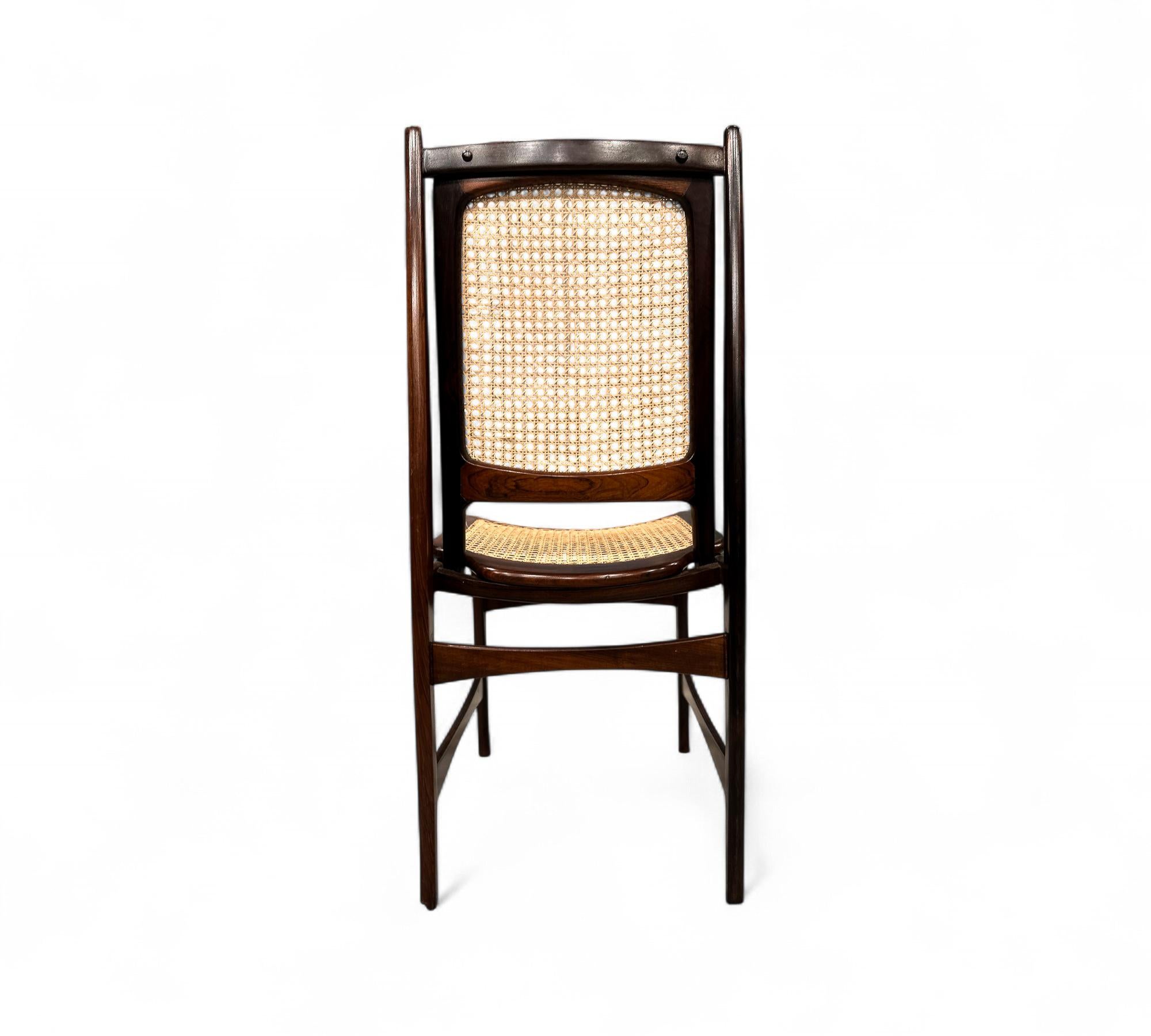 Canne Ensemble de huit chaises en bois dur et en rotin, Alexandr Rapoport, années 1960. Brésil en vente
